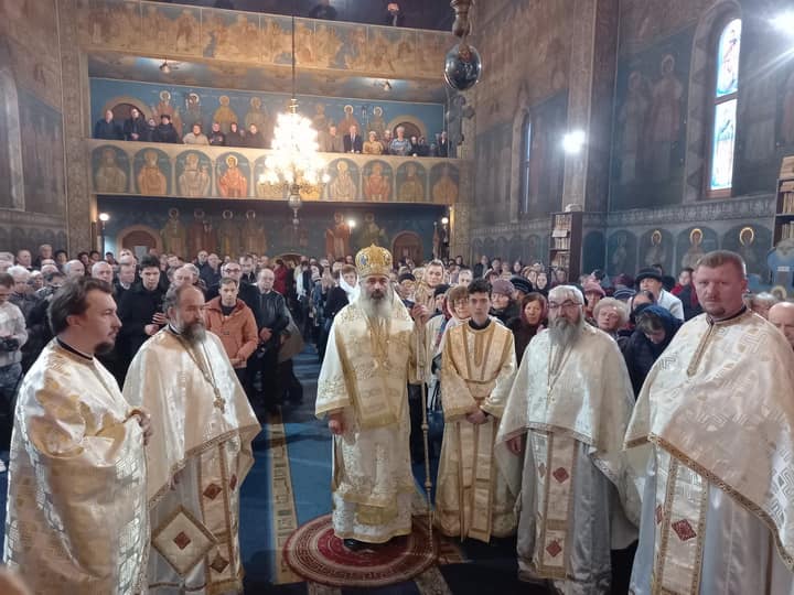 Liturghie arhierească în Parohia Sărata din Piatra Neamț