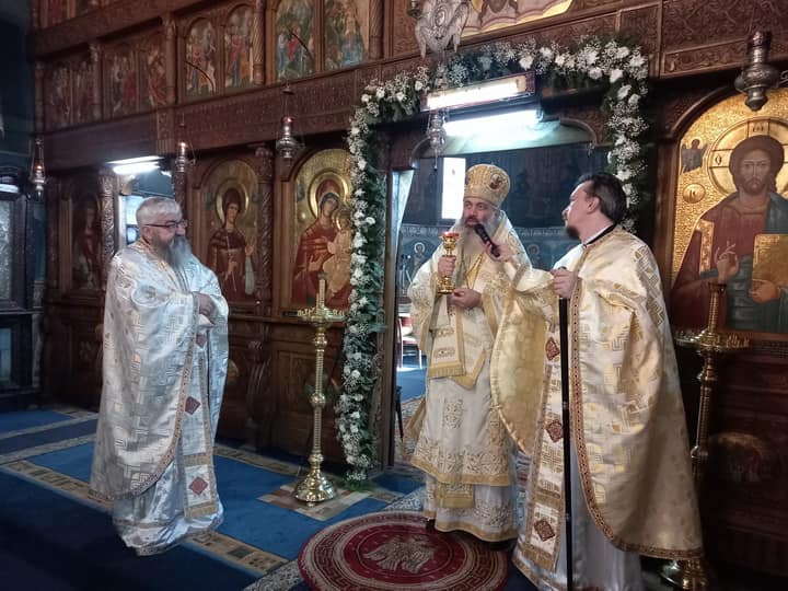 Liturghie arhierească în Parohia Sărata din Piatra Neamț