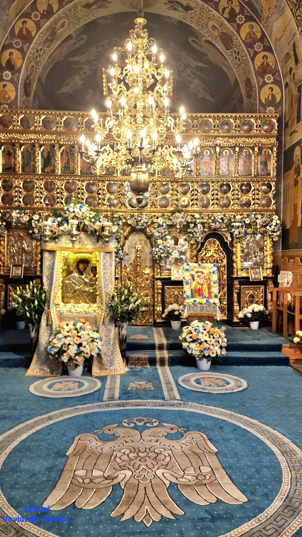 Binecuvântare arhierească la Hramul Schitului Vovidenia al Mănăstirii Neamț Binecuvântare arhierească la Hramul Schitului Vovidenia al Mănăstirii Neamț