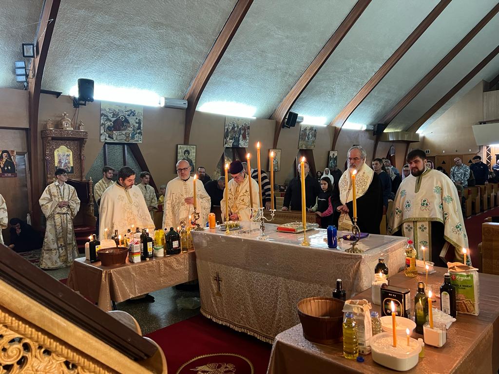 Taina Sfântului Maslu la Catedrala Episcopală „Sfântul Mare Mucenic Gheorghe” din Saint-Hubert, QC