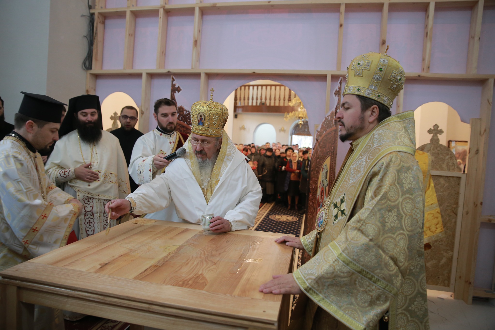 Doi ierarhi au târnosit biserica din Ratuş, raionul Criuleni