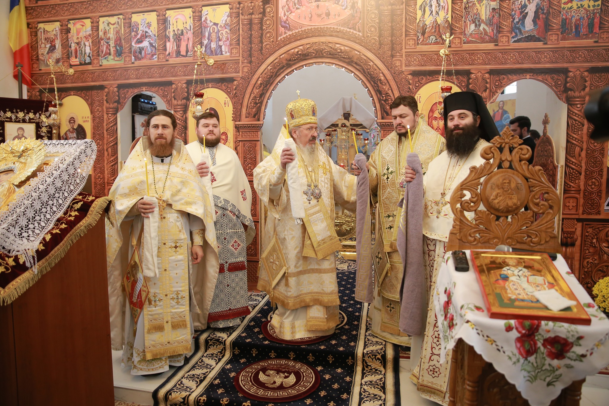 Doi ierarhi au târnosit biserica din Ratuş, raionul Criuleni