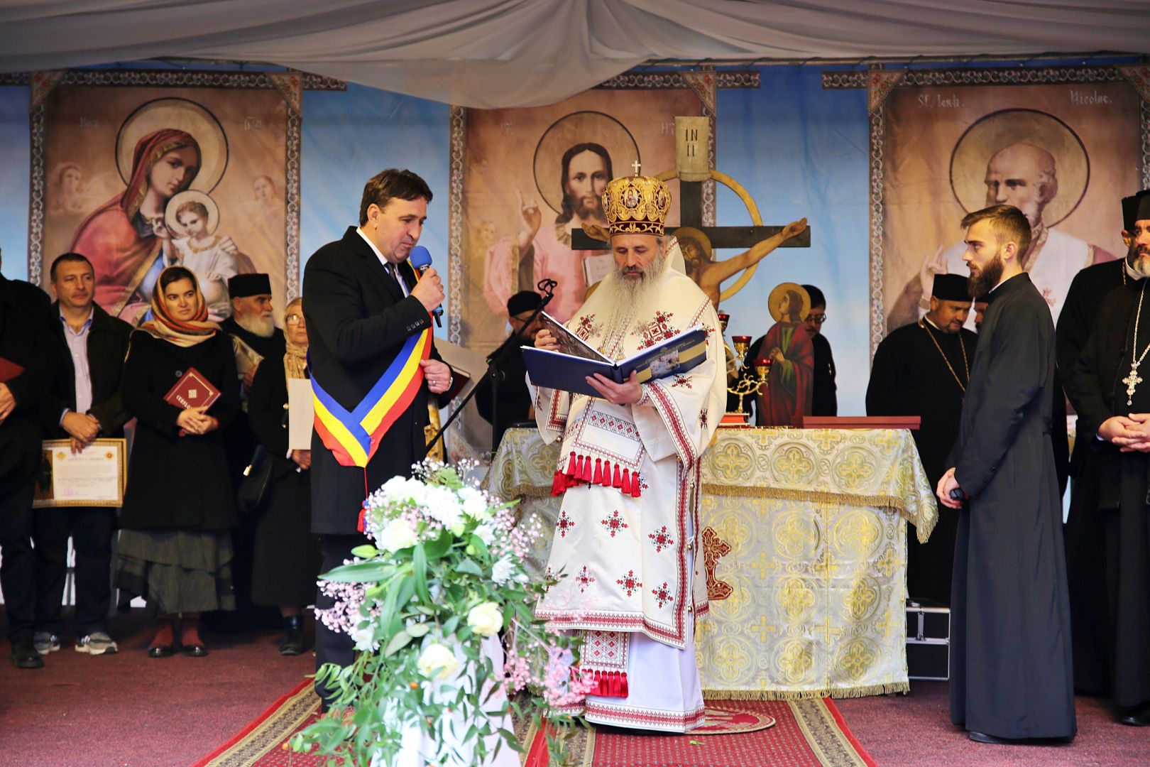 Biserica din Poiana-Deleni a fost resfințită de Mitropolitul Moldovei și Bucovinei