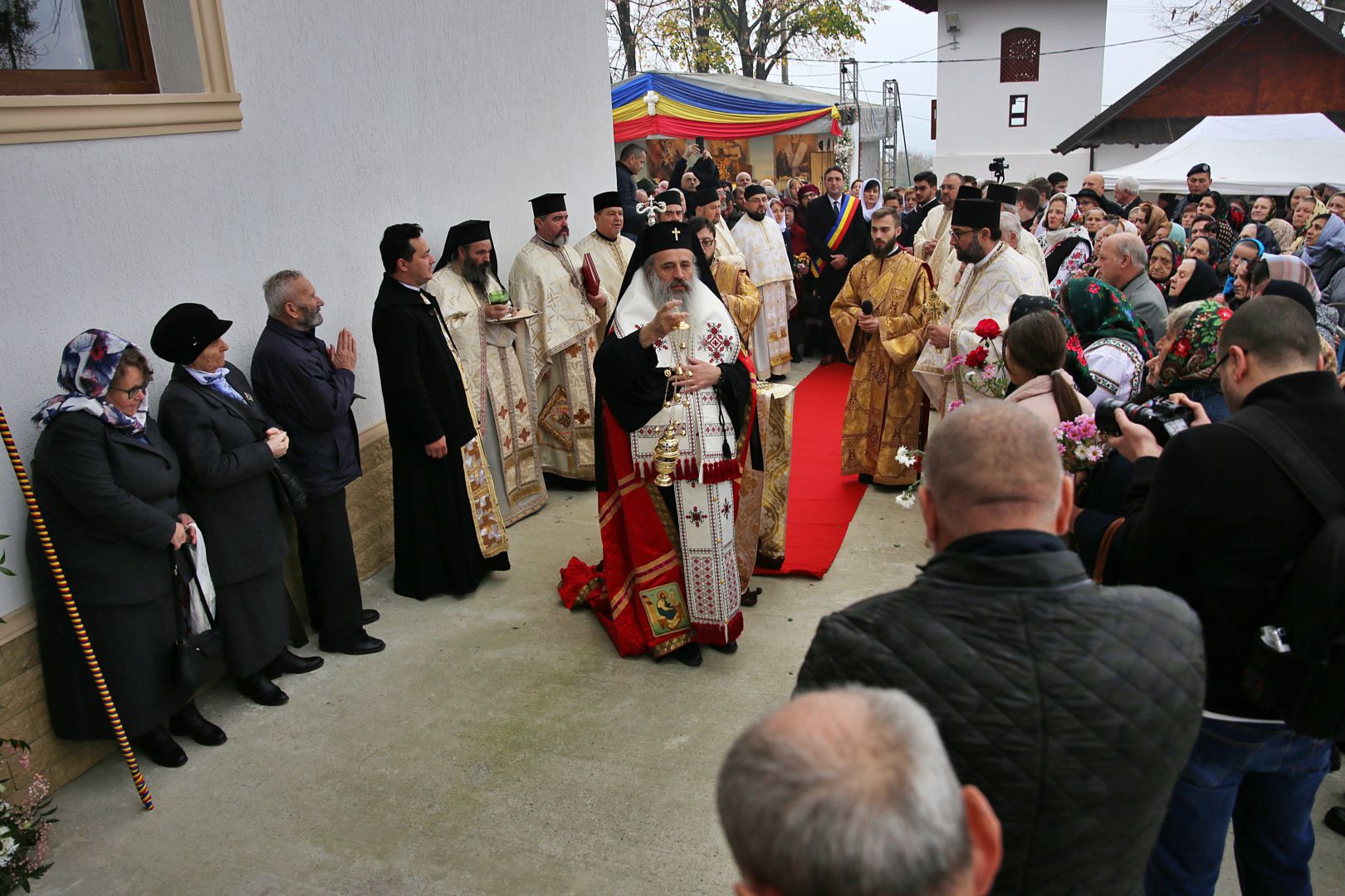 Biserica din Poiana-Deleni a fost resfințită de Mitropolitul Moldovei și Bucovinei