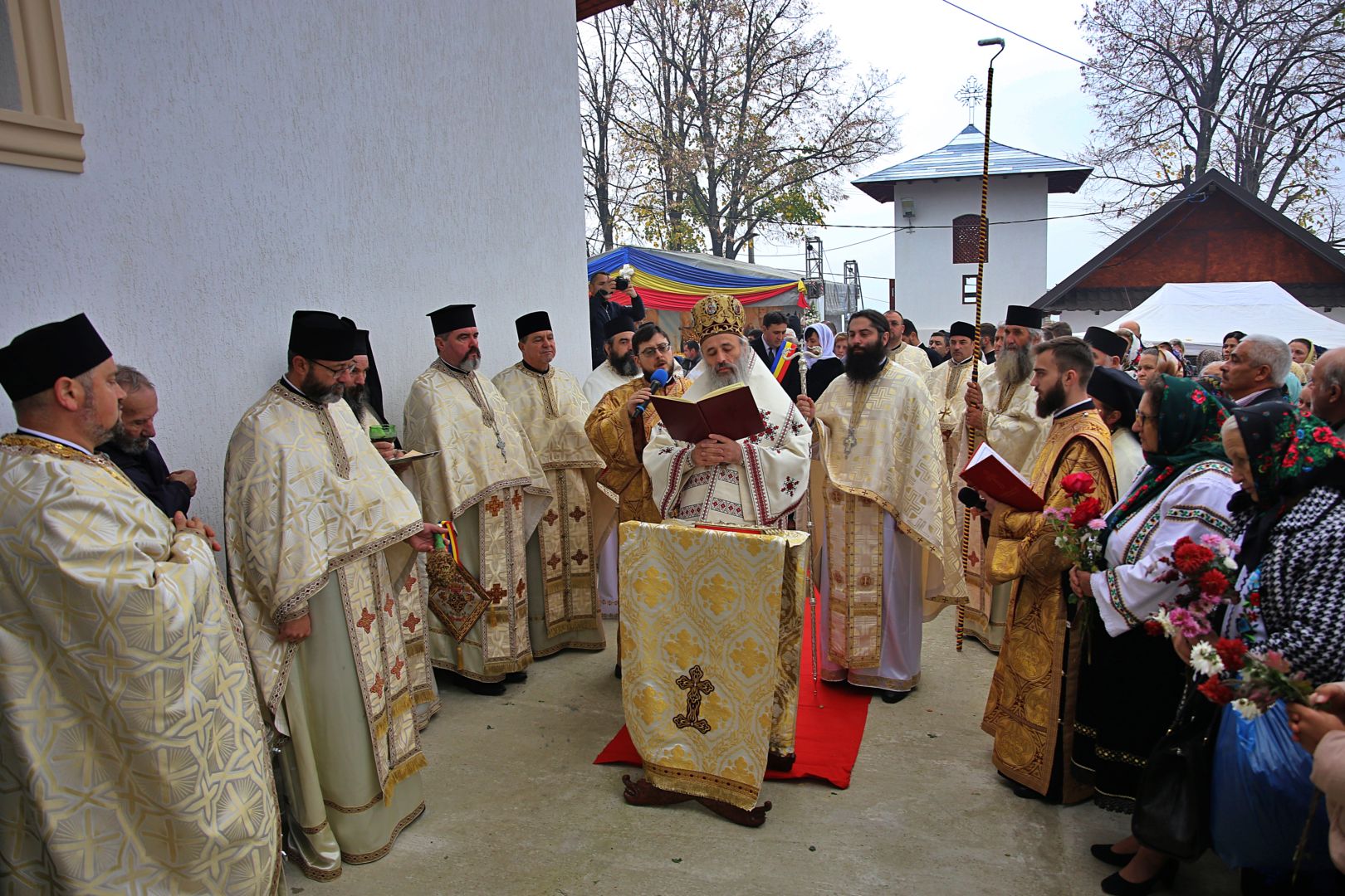 Biserica din Poiana-Deleni a fost resfințită de Mitropolitul Moldovei și Bucovinei