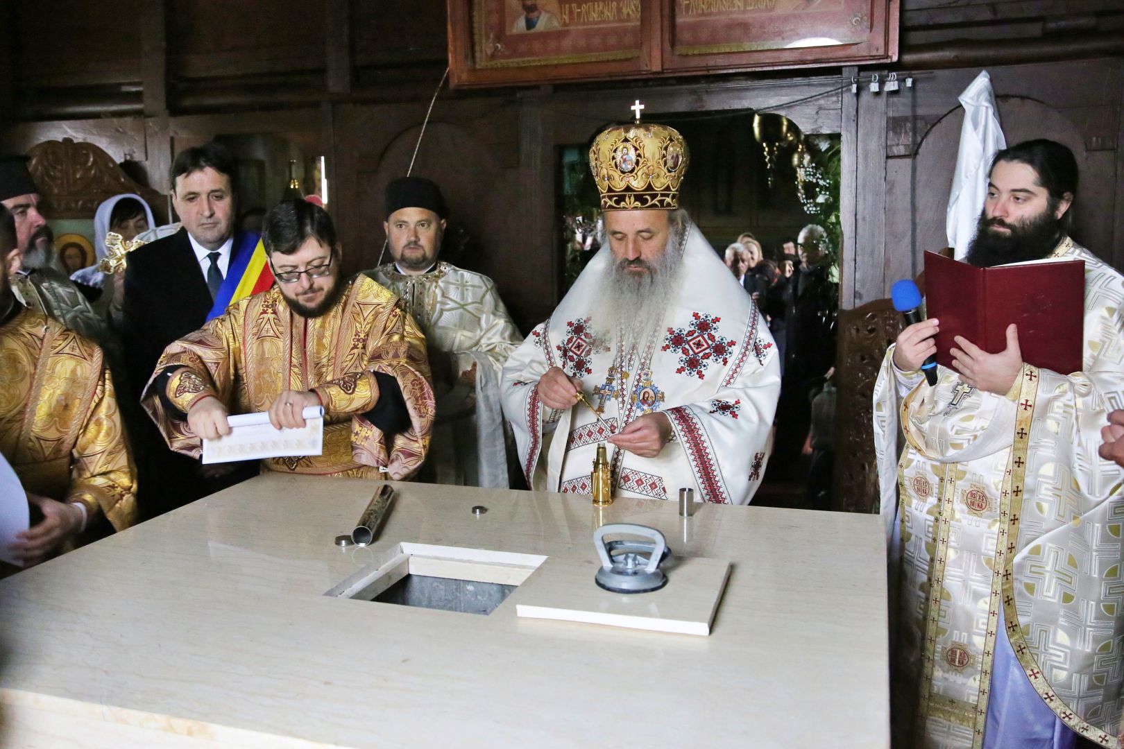 Biserica din Poiana-Deleni a fost resfințită de Mitropolitul Moldovei și Bucovinei