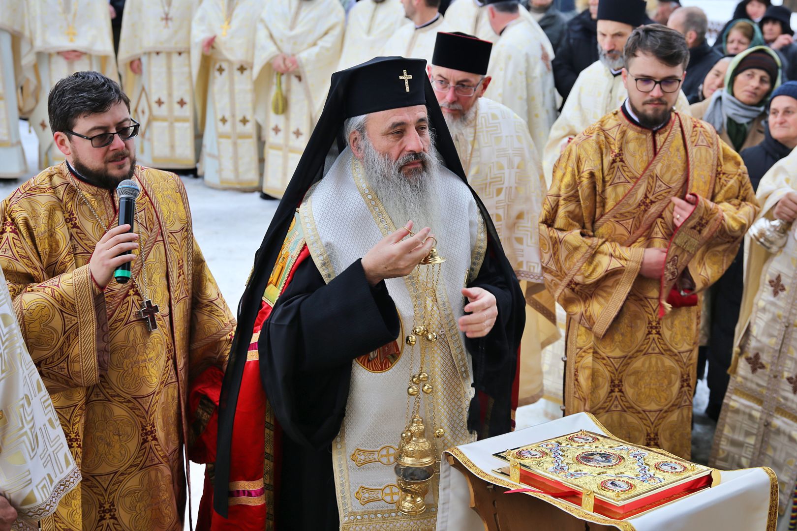 Mitropolitul Moldovei și Bucovinei a sfințit paraclisul Bisericii „Sfinții Trei Ierarhi” din Humulești