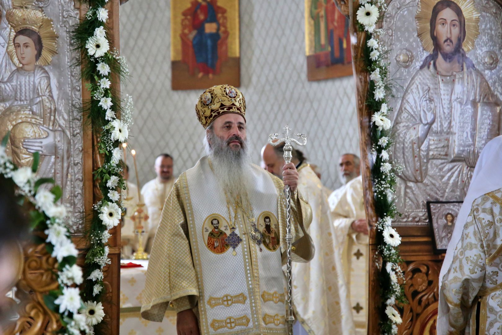 Mitropolitul Moldovei și Bucovinei a sfințit paraclisul Bisericii „Sfinții Trei Ierarhi” din Humulești