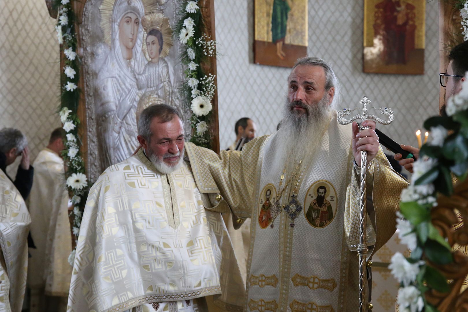 Mitropolitul Moldovei și Bucovinei a sfințit paraclisul Bisericii „Sfinții Trei Ierarhi” din Humulești