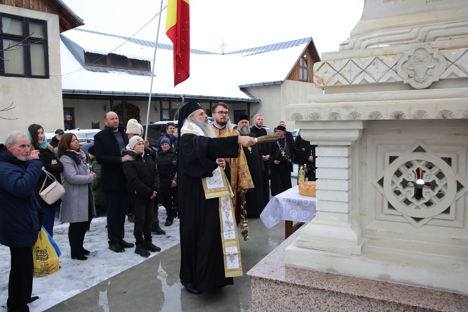 Mitropolitul Moldovei și Bucovinei a sfințit paraclisul Bisericii „Sfinții Trei Ierarhi” din Humulești