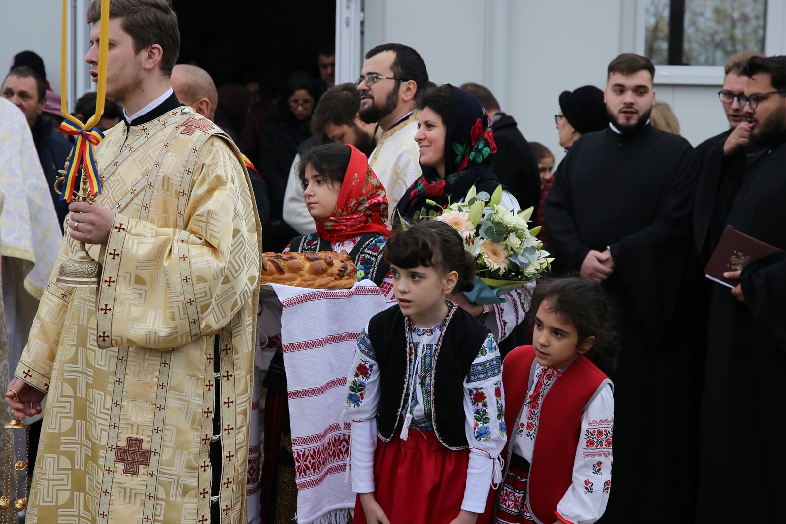 Foto: Flavius Popa Parohia „Sfântul Ștefan” Tomești V va avea o nouă biserică. Piatra de temelie, pusă de PS Nichifor Botoșăneanul