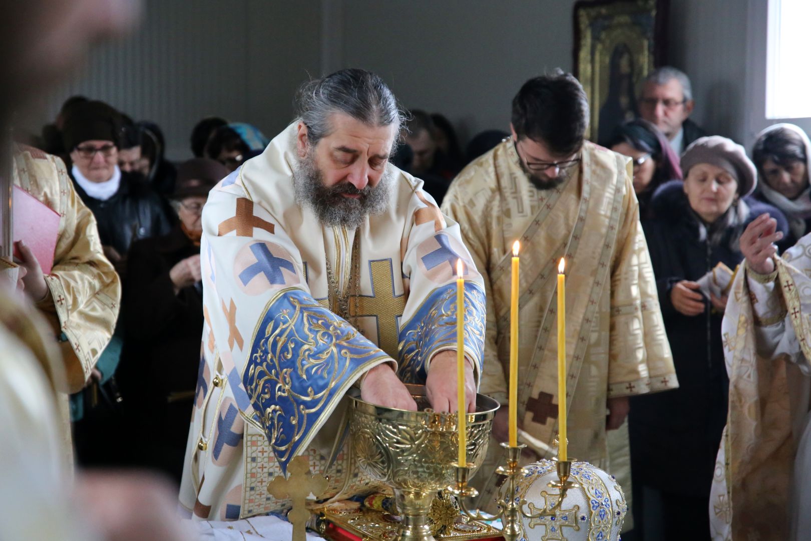 Foto: Flavius Popa Parohia „Sfântul Ștefan” Tomești V va avea o nouă biserică. Piatra de temelie, pusă de PS Nichifor Botoșăneanul