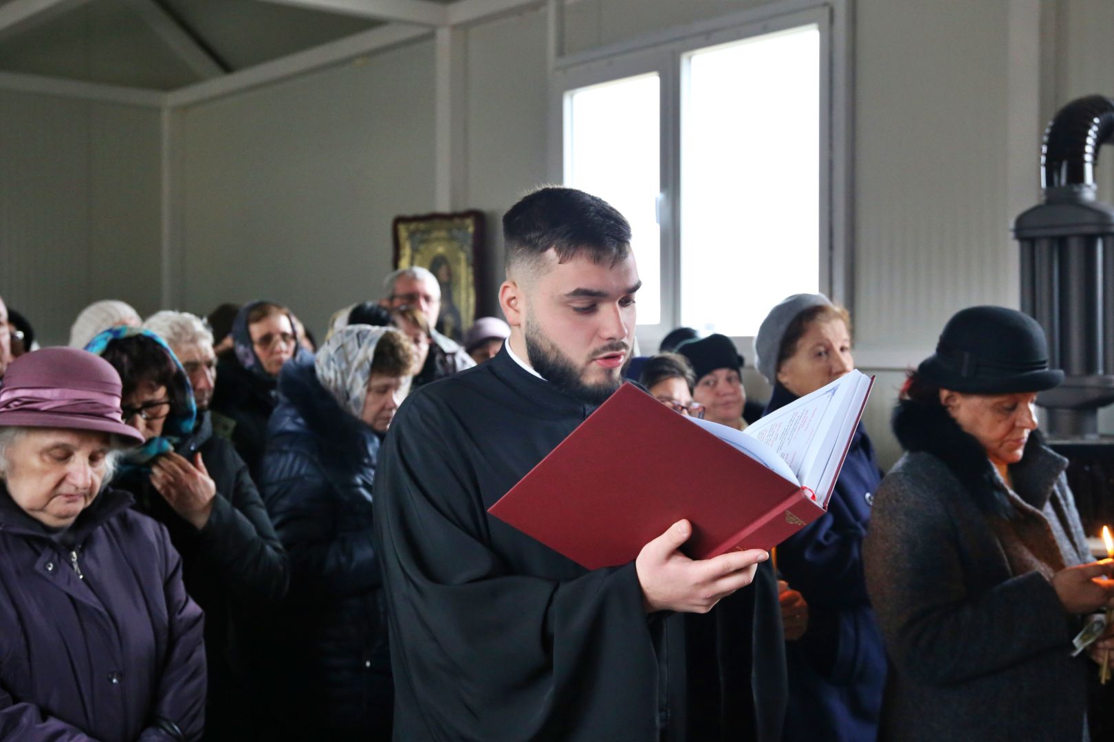 Foto: Flavius Popa Parohia „Sfântul Ștefan” Tomești V va avea o nouă biserică. Piatra de temelie, pusă de PS Nichifor Botoșăneanul
