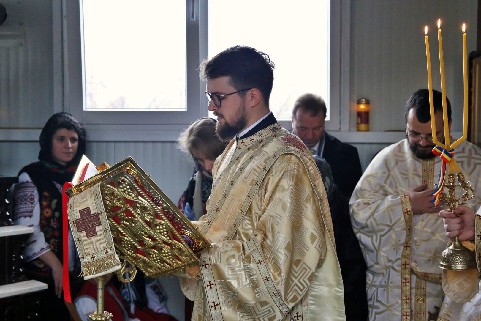 Foto: Flavius Popa Parohia „Sfântul Ștefan” Tomești V va avea o nouă biserică. Piatra de temelie, pusă de PS Nichifor Botoșăneanul