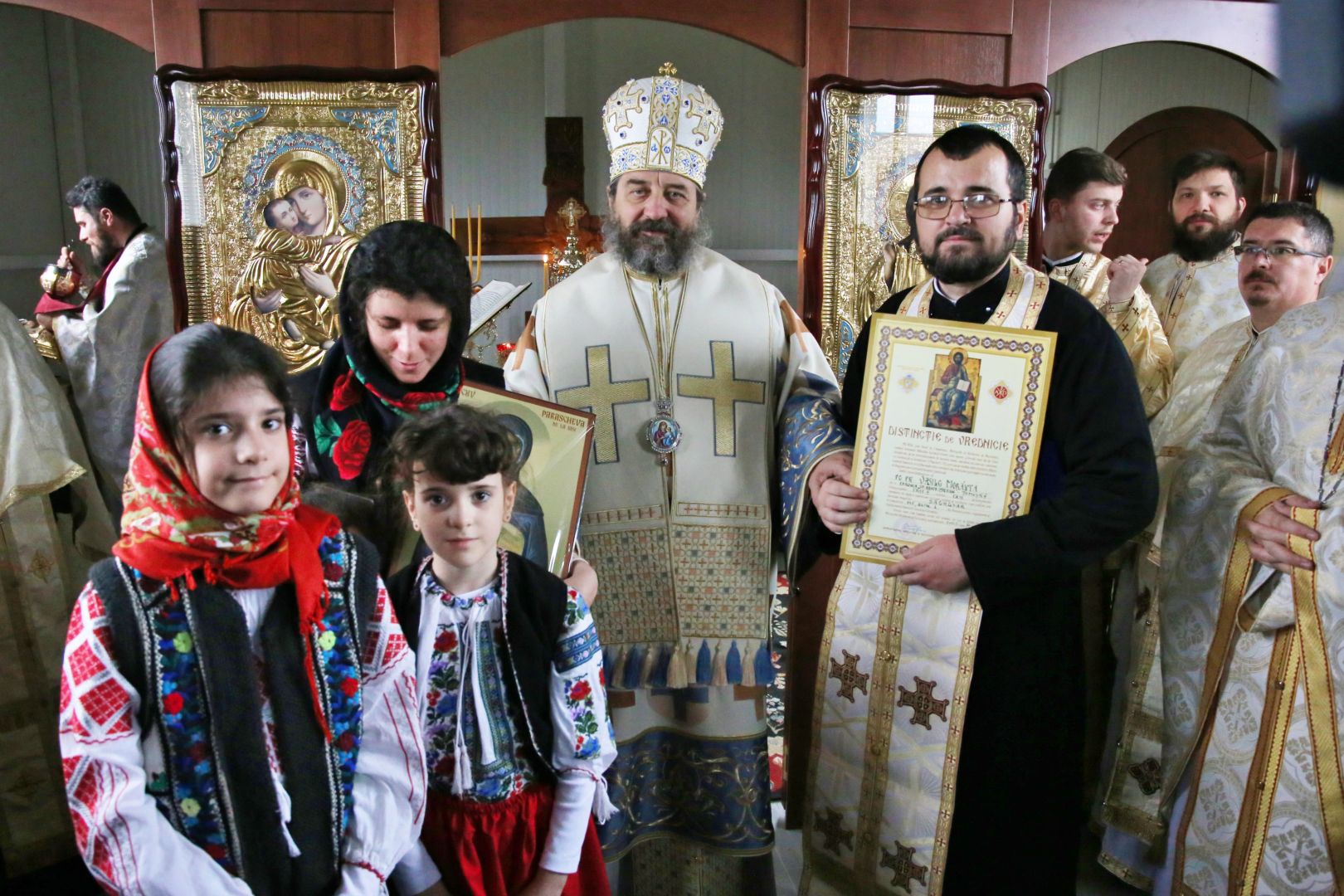 Foto: Flavius Popa Parohia „Sfântul Ștefan” Tomești V va avea o nouă biserică. Piatra de temelie, pusă de PS Nichifor Botoșăneanul