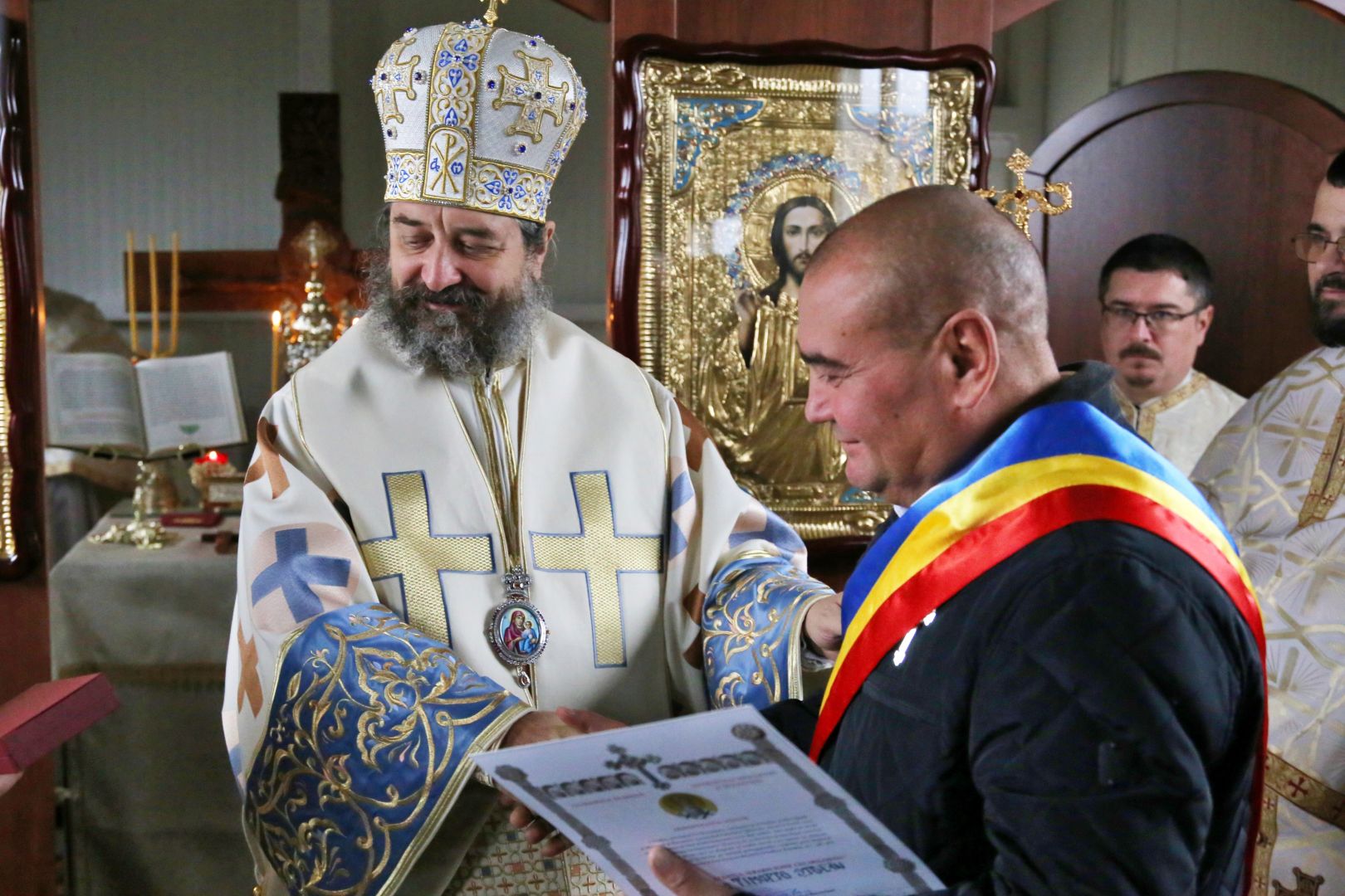 Foto: Flavius Popa Parohia „Sfântul Ștefan” Tomești V va avea o nouă biserică. Piatra de temelie, pusă de PS Nichifor Botoșăneanul