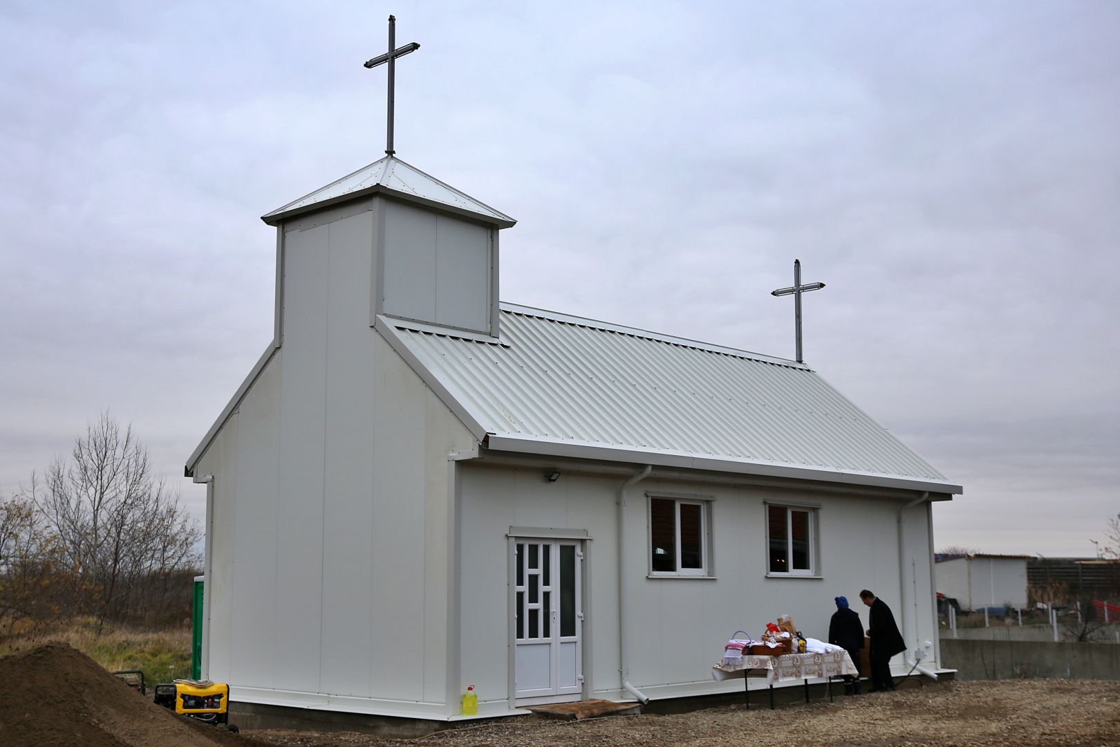Foto: Flavius Popa Parohia „Sfântul Ștefan” Tomești V va avea o nouă biserică. Piatra de temelie, pusă de PS Nichifor Botoșăneanul
