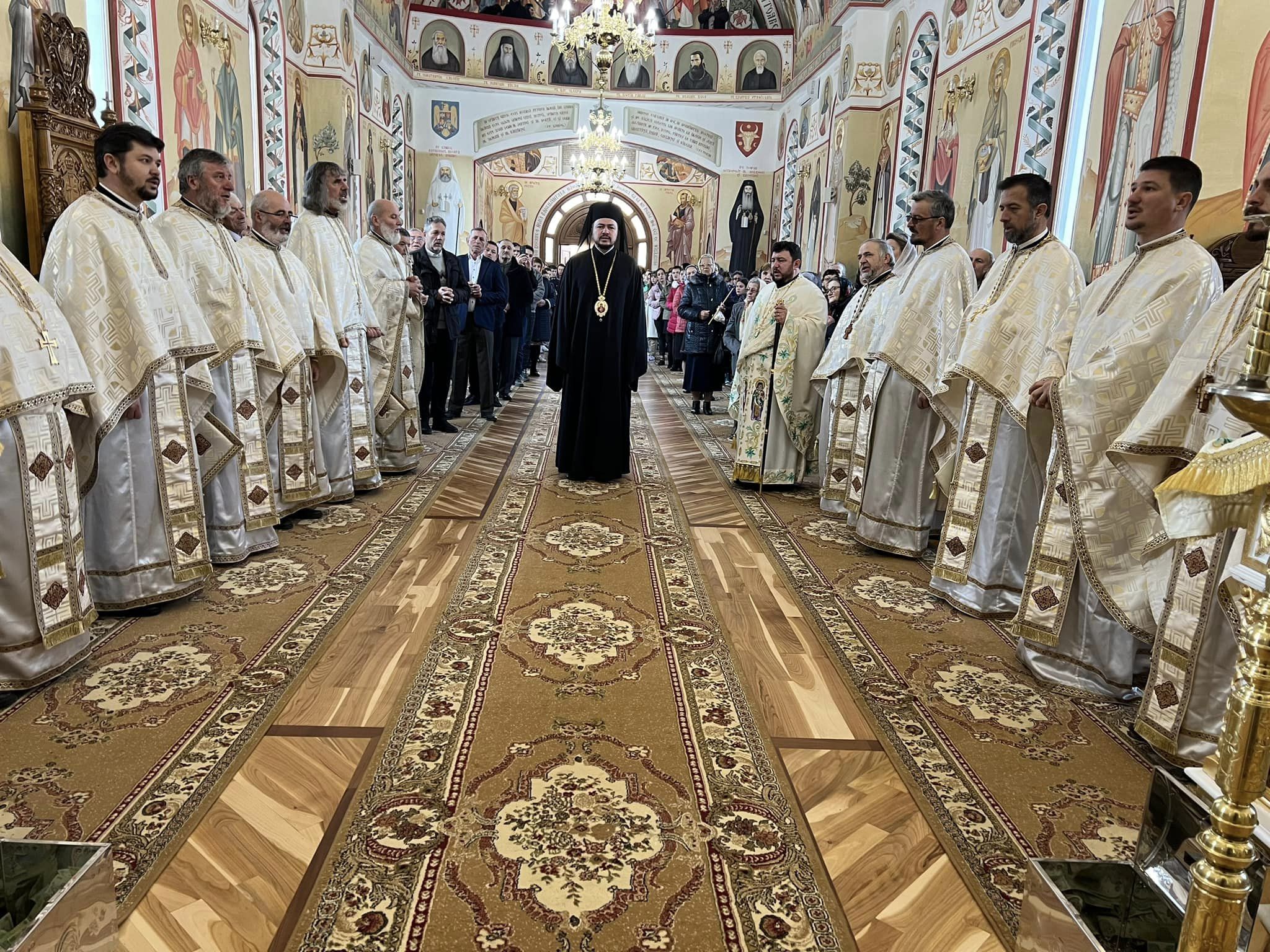 Preasfințitul Veniamin a slujit la hramul Parohiei Taşca, Protopopiatul Piatra Neamţ