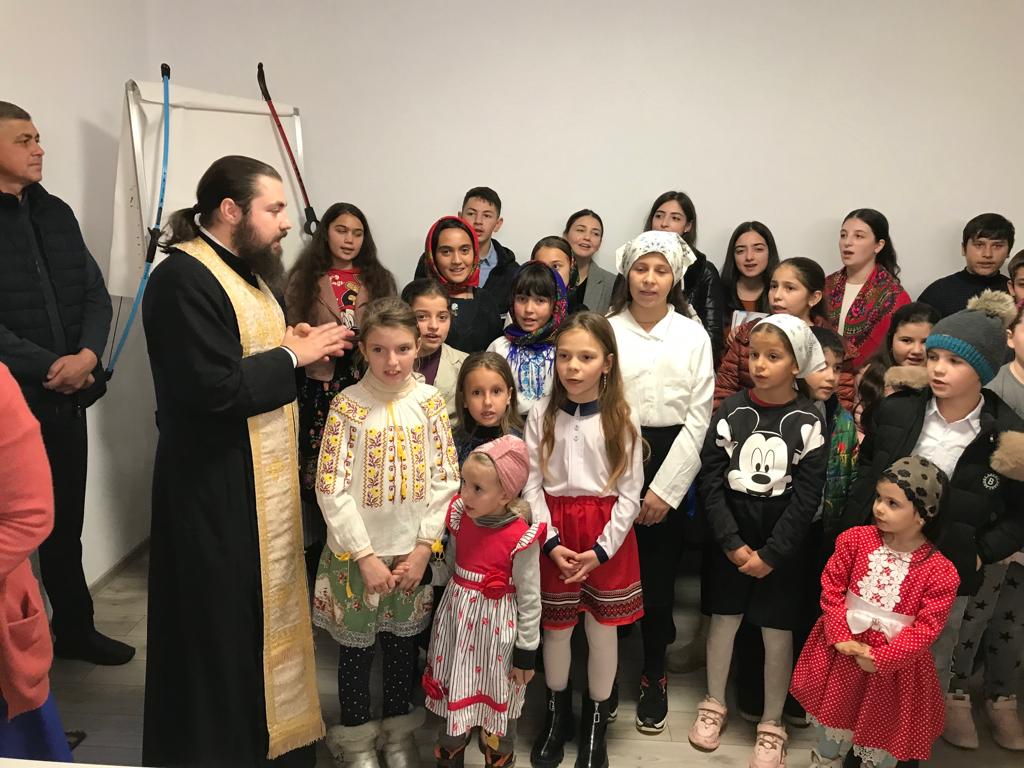 Inaugurarea spațiului dedicat tinerilor din Centrul Social Sfântul Stelian, Parohia Sfânta Cuvioasă Parascheva, Țolici