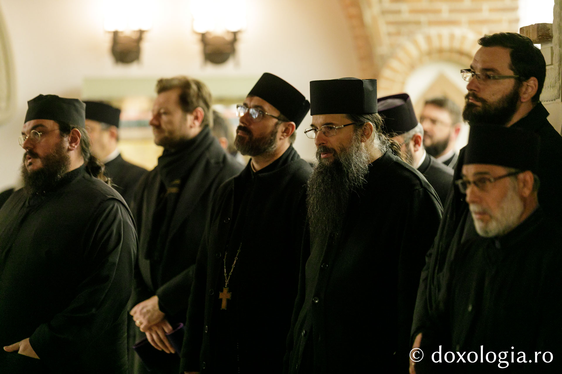 Expoziția de artă sacră „Rugăciune și paisianism” a încheiat Simpozionul Internațional dedicat Sfântului Paisie de la Neamț