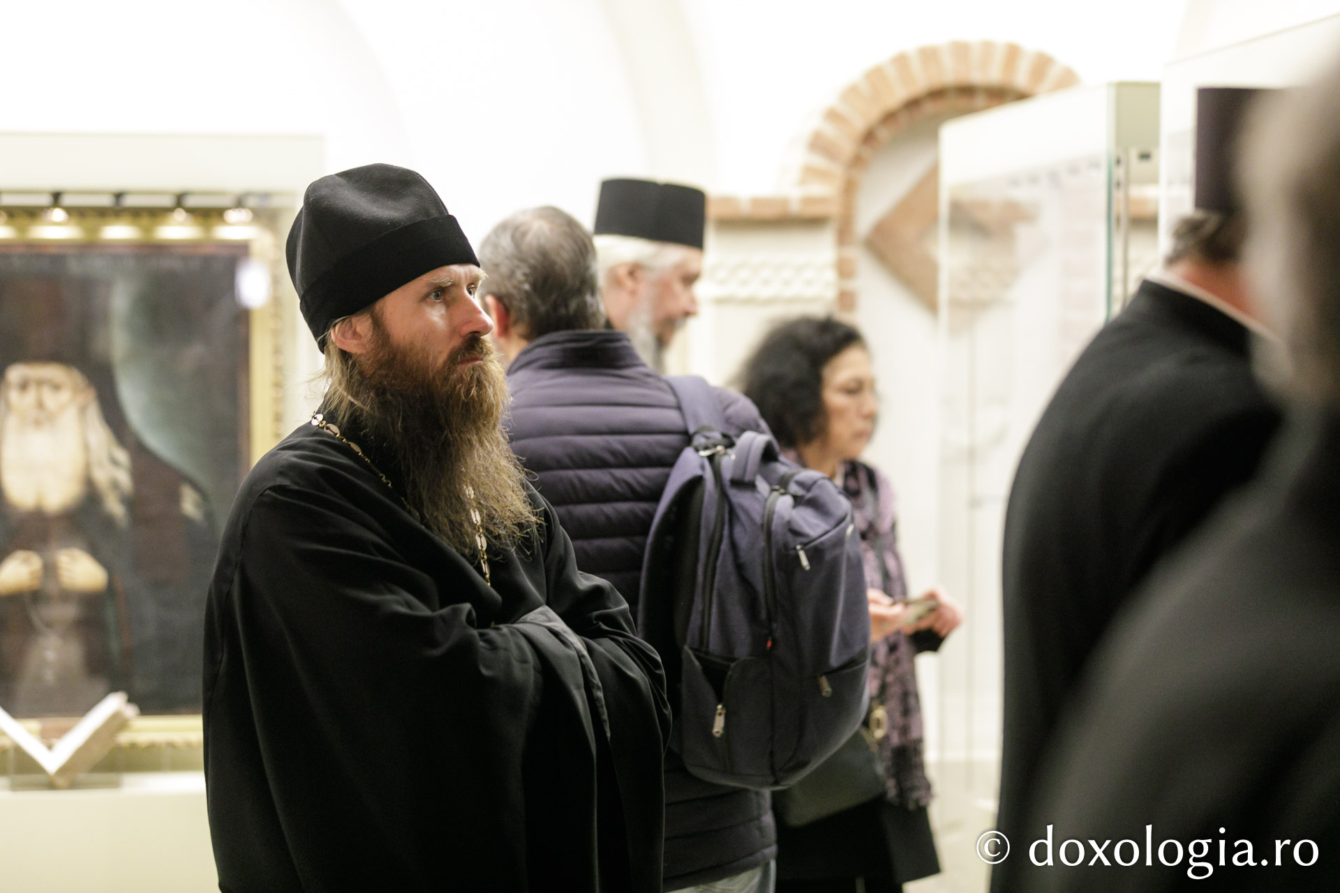 Expoziția de artă sacră „Rugăciune și paisianism” a încheiat Simpozionul Internațional dedicat Sfântului Paisie de la Neamț