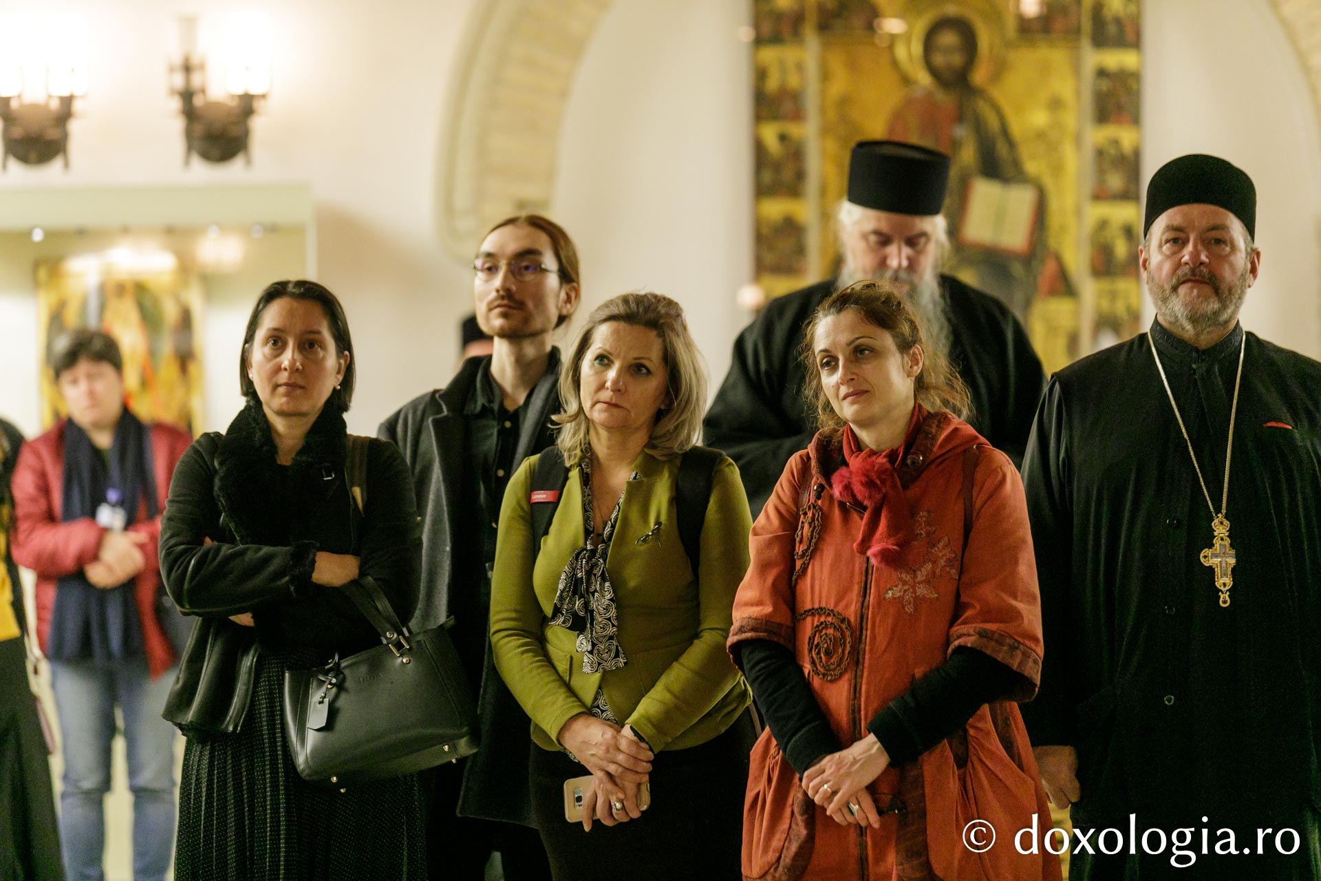 Expoziția de artă sacră „Rugăciune și paisianism” a încheiat Simpozionul Internațional dedicat Sfântului Paisie de la Neamț