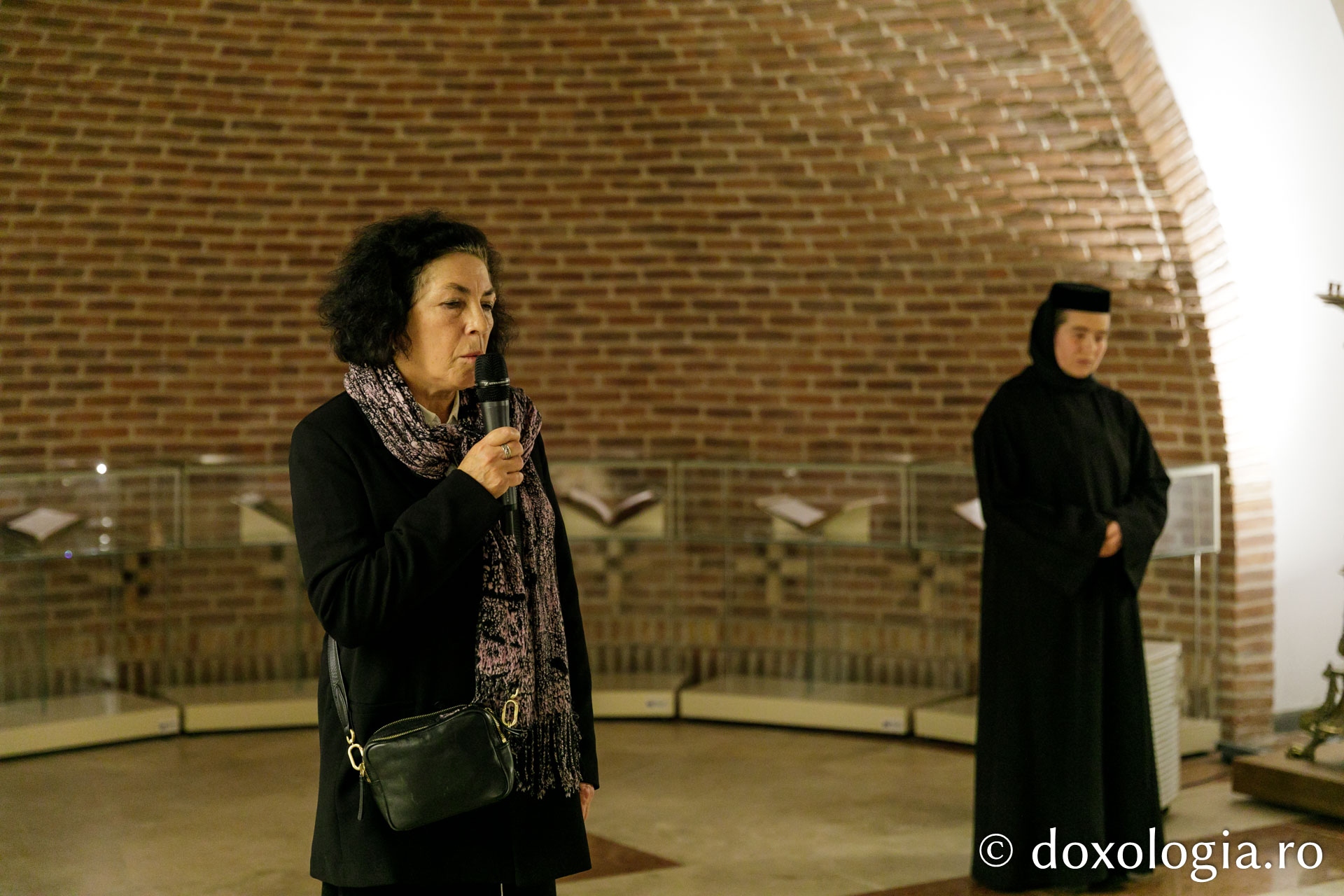 Expoziția de artă sacră „Rugăciune și paisianism” a încheiat Simpozionul Internațional dedicat Sfântului Paisie de la Neamț