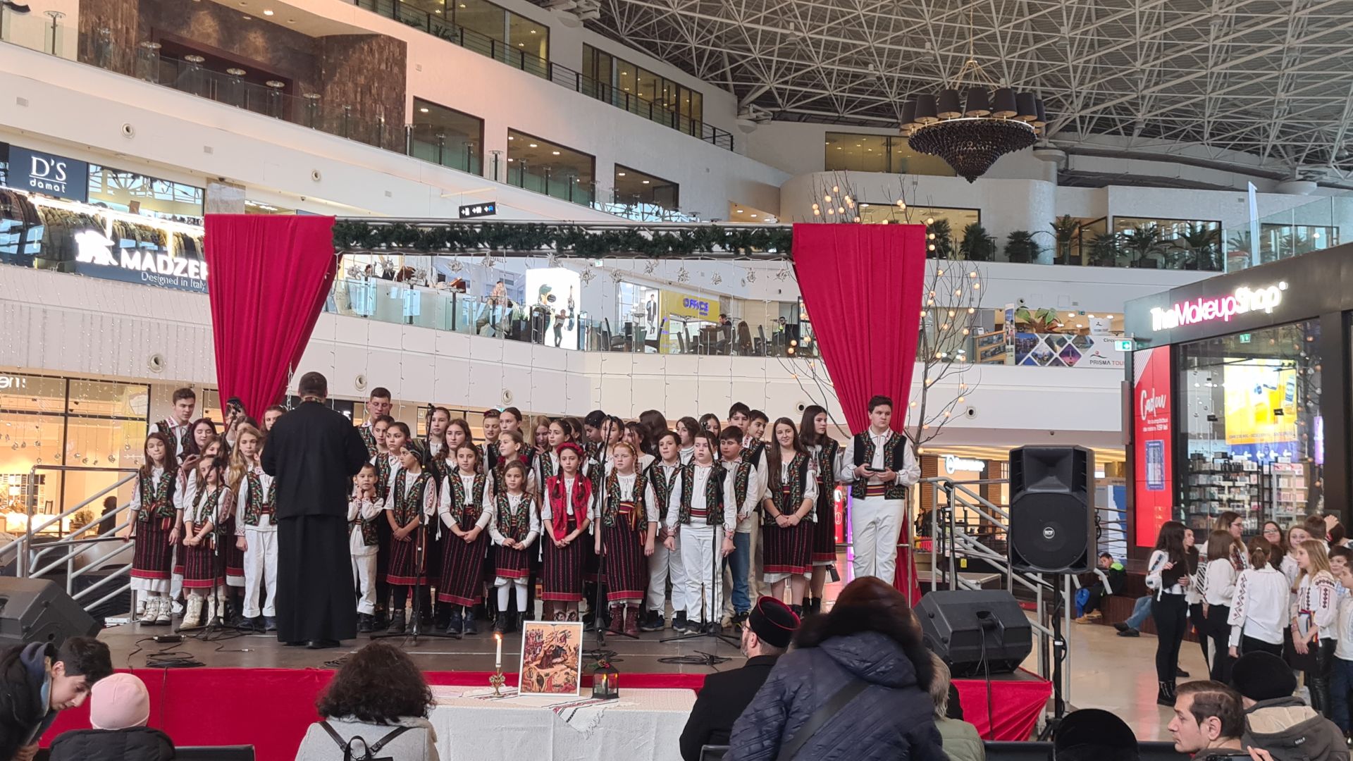 Protopopiatul Iaşi II a organizat cea de-a treia ediție a Concertului de colinde „Hristos Se naște, Slăviți-L”