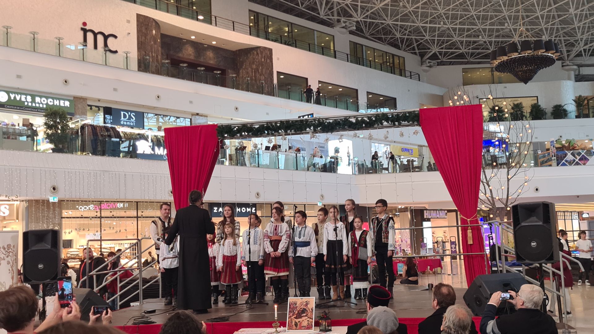 Protopopiatul Iaşi II a organizat cea de-a treia ediție a Concertului de colinde „Hristos Se naște, Slăviți-L”