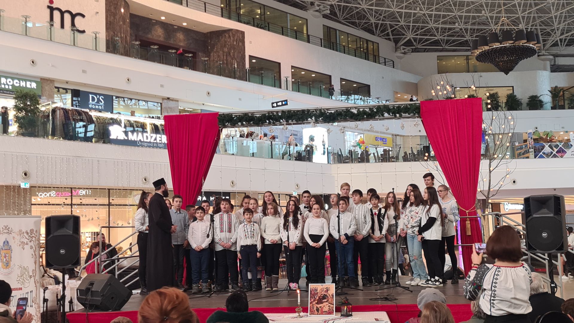 Protopopiatul Iaşi II a organizat cea de-a treia ediție a Concertului de colinde „Hristos Se naște, Slăviți-L”