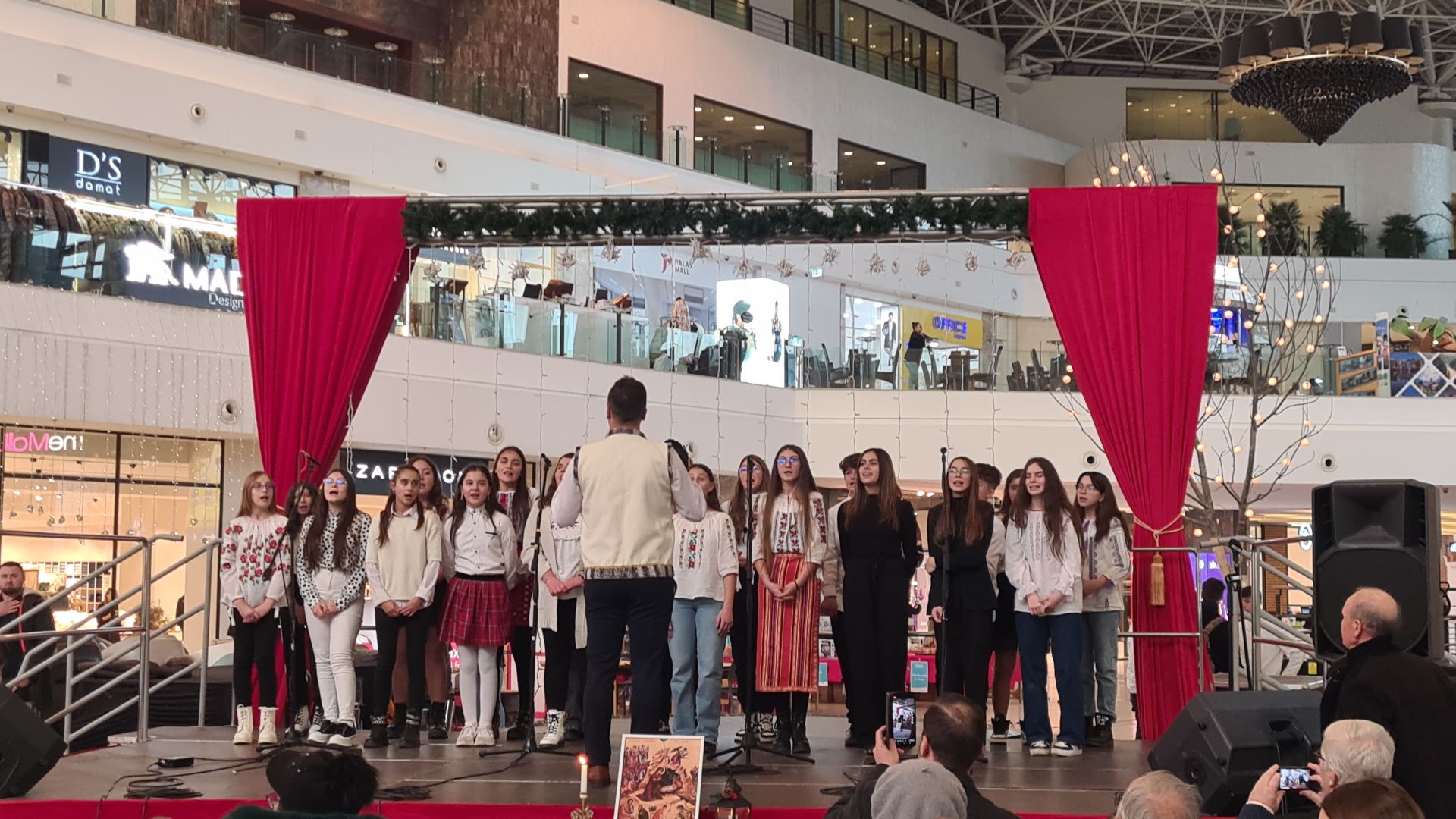 Protopopiatul Iaşi II a organizat cea de-a treia ediție a Concertului de colinde „Hristos Se naște, Slăviți-L”