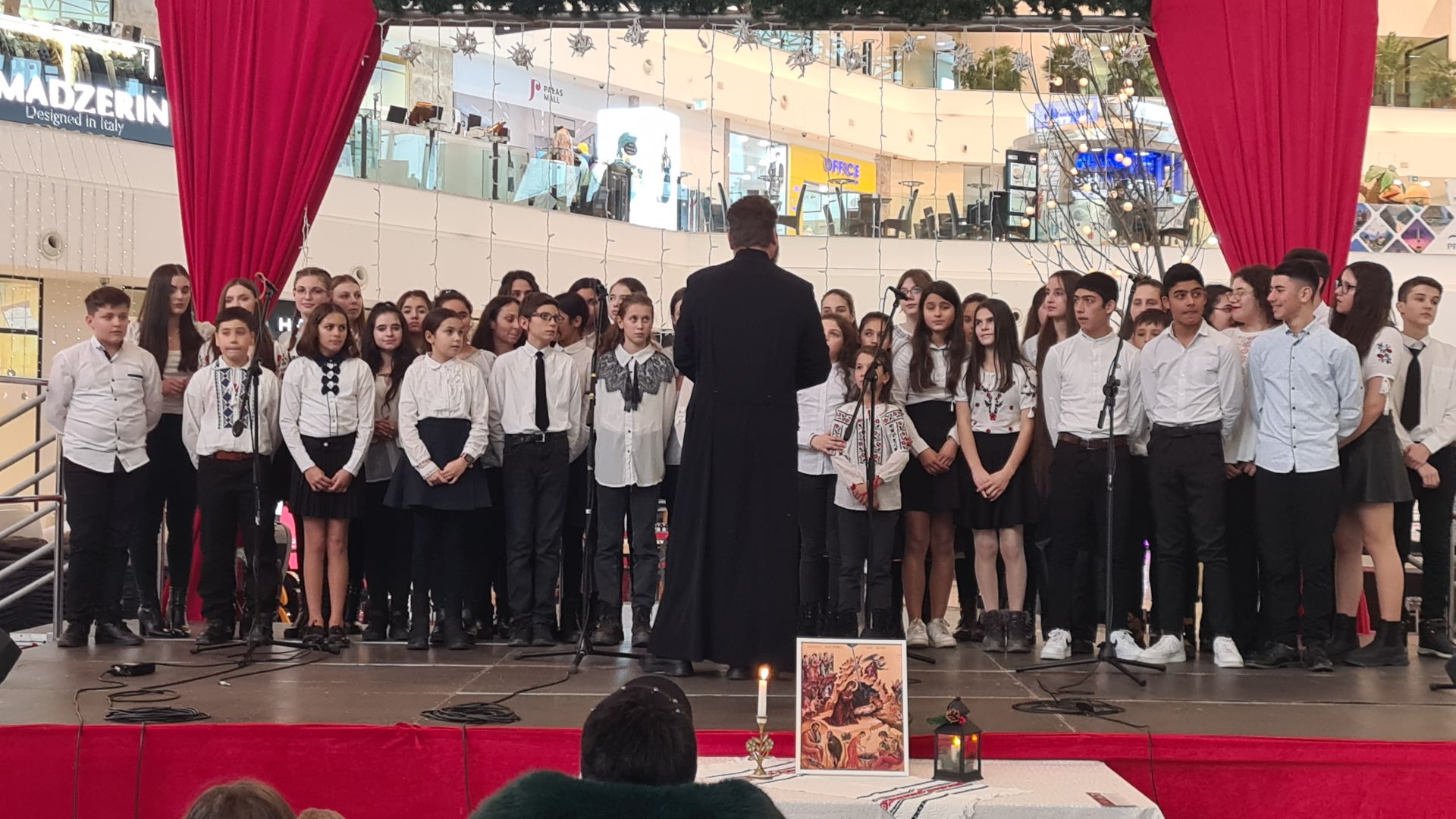 Protopopiatul Iaşi II a organizat cea de-a treia ediție a Concertului de colinde „Hristos Se naște, Slăviți-L”