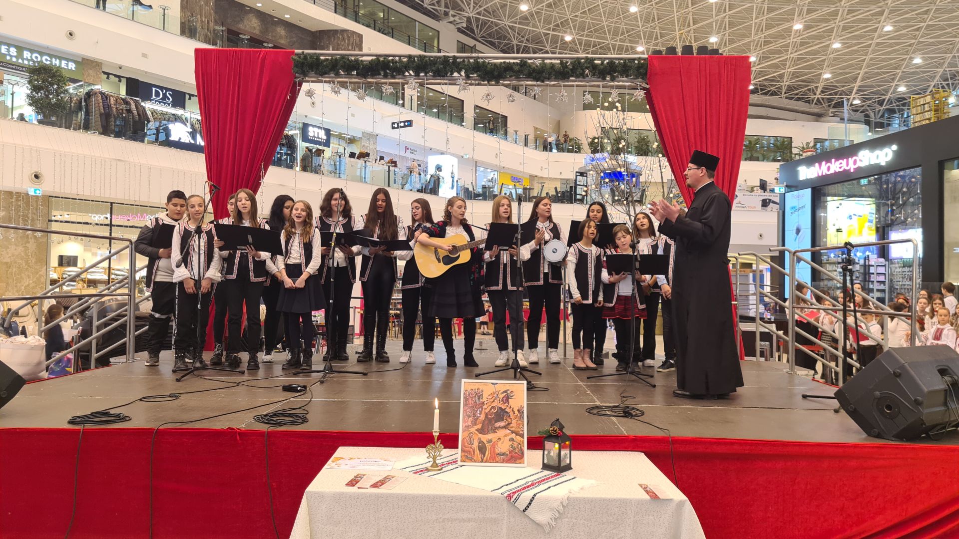 Protopopiatul Iaşi II a organizat cea de-a treia ediție a Concertului de colinde „Hristos Se naște, Slăviți-L”