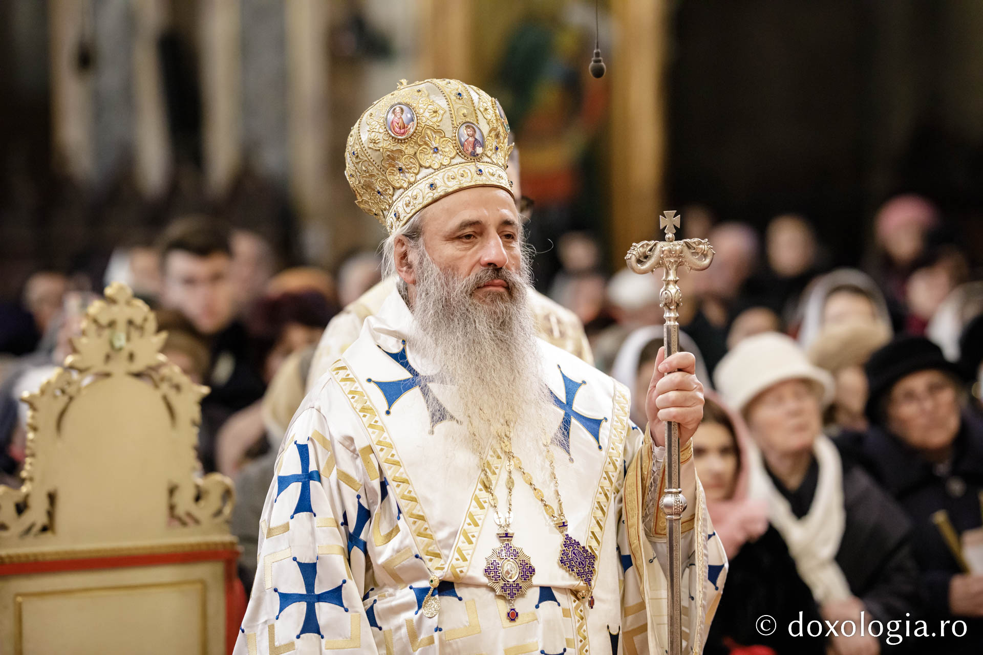 Starețul Efrem Vatopedinul, la Catedrala din Iași: „La taina Sfintei Liturghii, la care se dă în dar harul, mintea se deschide ca să priceapă scripturile”