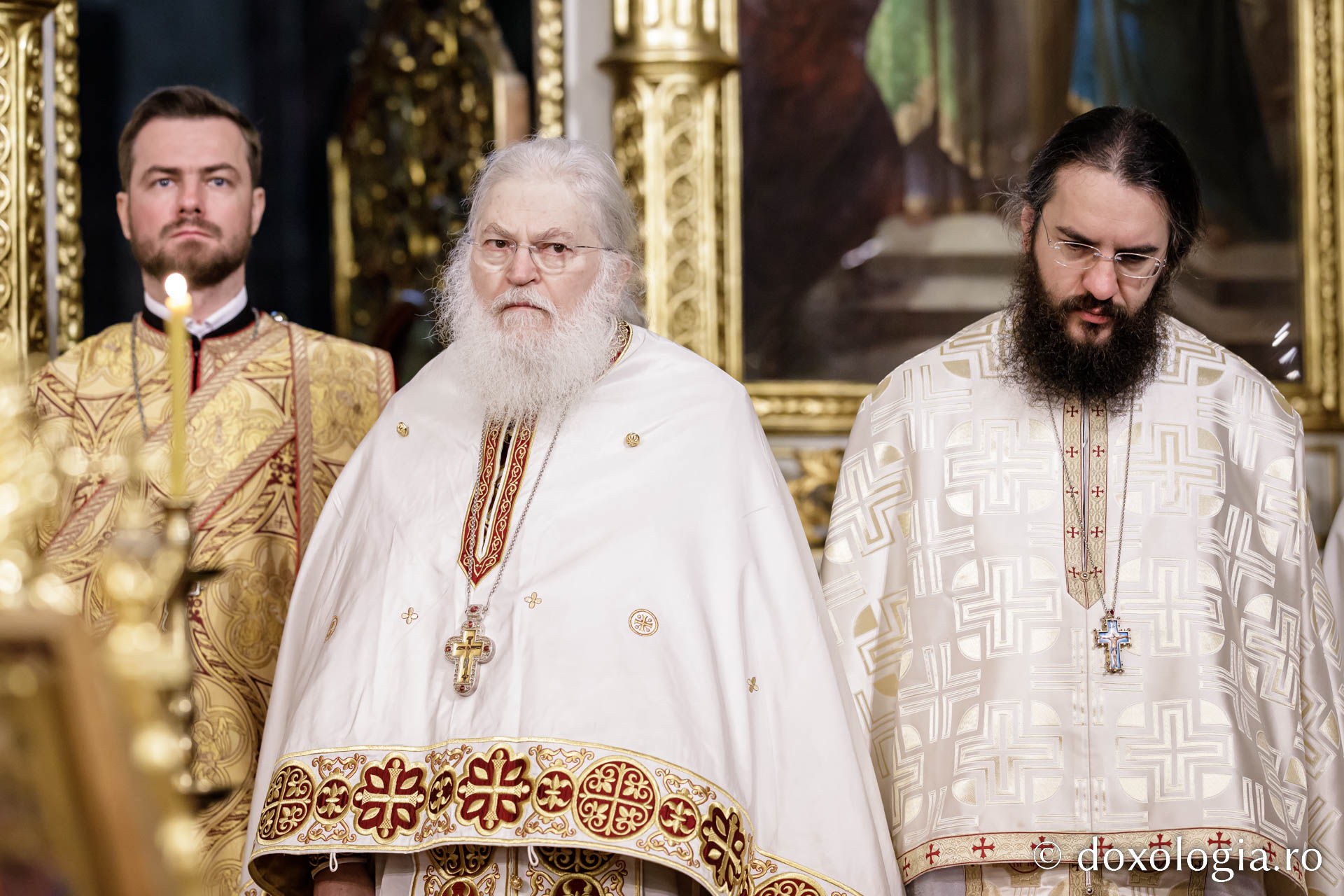 Starețul Efrem Vatopedinul, la Catedrala din Iași: „La taina Sfintei Liturghii, la care se dă în dar harul, mintea se deschide ca să priceapă scripturile”