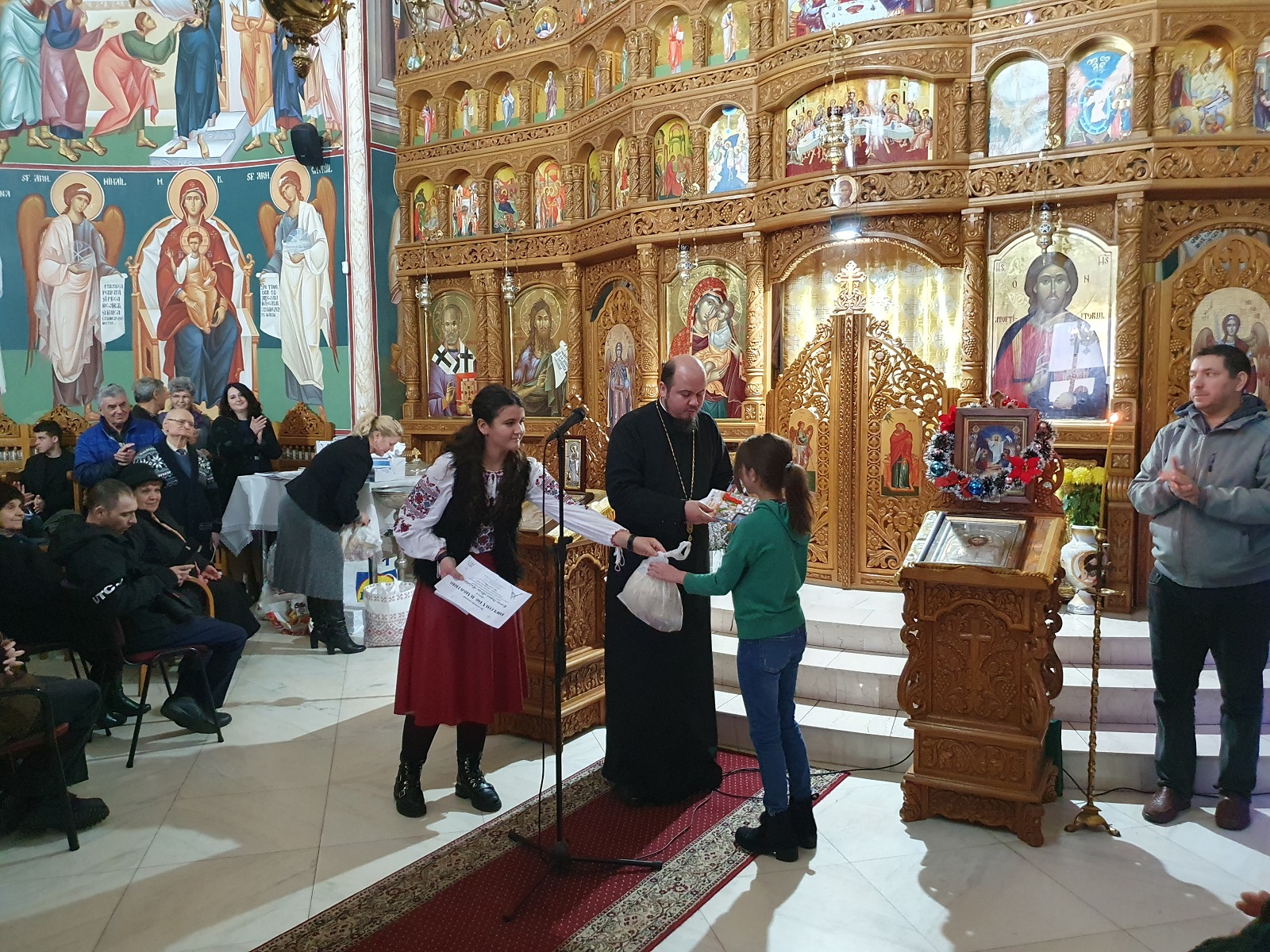 Festivitatea de premiere a Concursului literar „Nașterea Domnului – prilej de bucurie sfântă”