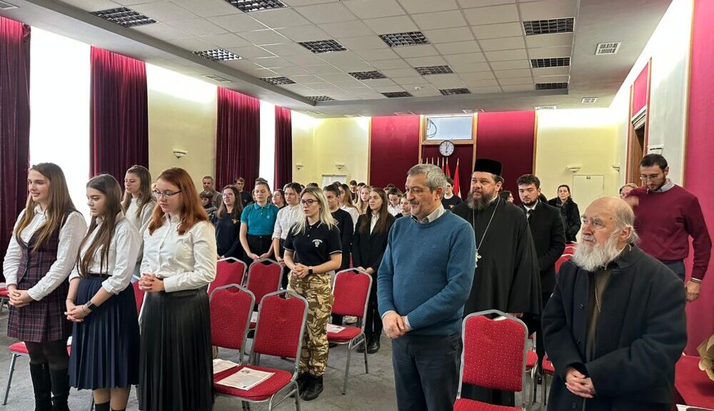 Foto: arhiepiscopiaaradului.ro Activitate metodică la Colegiul Național „Preparandia – Dimitrie Țichindeal” Arad, în prezența IPS Timotei