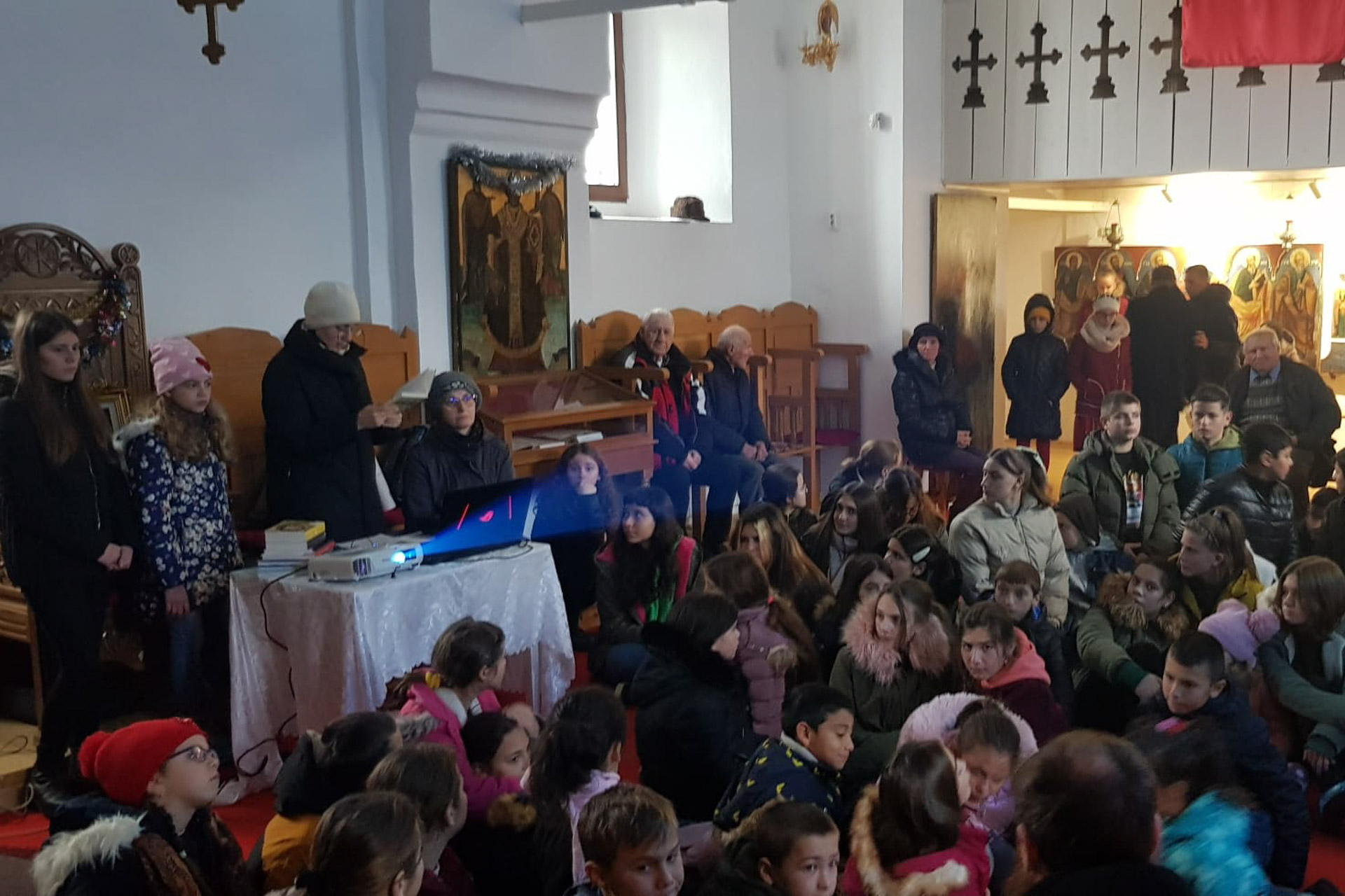 Cartea veche bisericească și importanța ei pentru cultura română – proiect partenerial la parohia Pocreaca