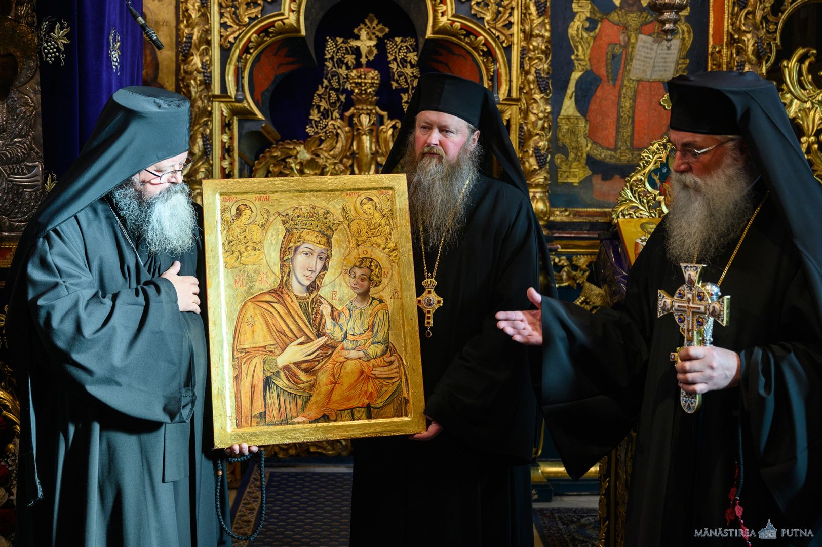 „Să ne predăm lui Dumnezeu”: Arhim. Melchisedec Velnic, serbat la 30 de ani de stăreție