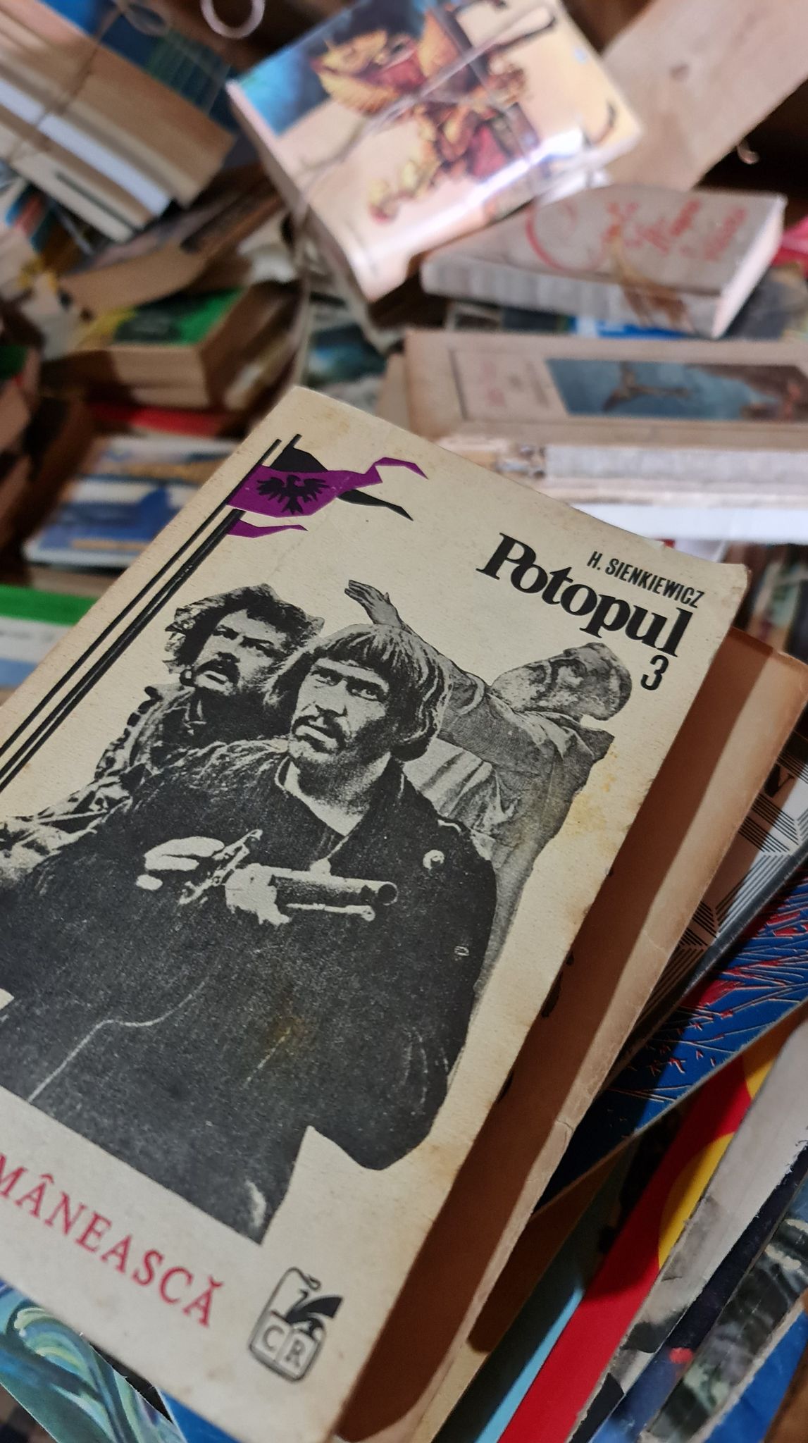 O parohie din Piatra Neamț a donat cărți pentru călătorii din sistemul public de transport local