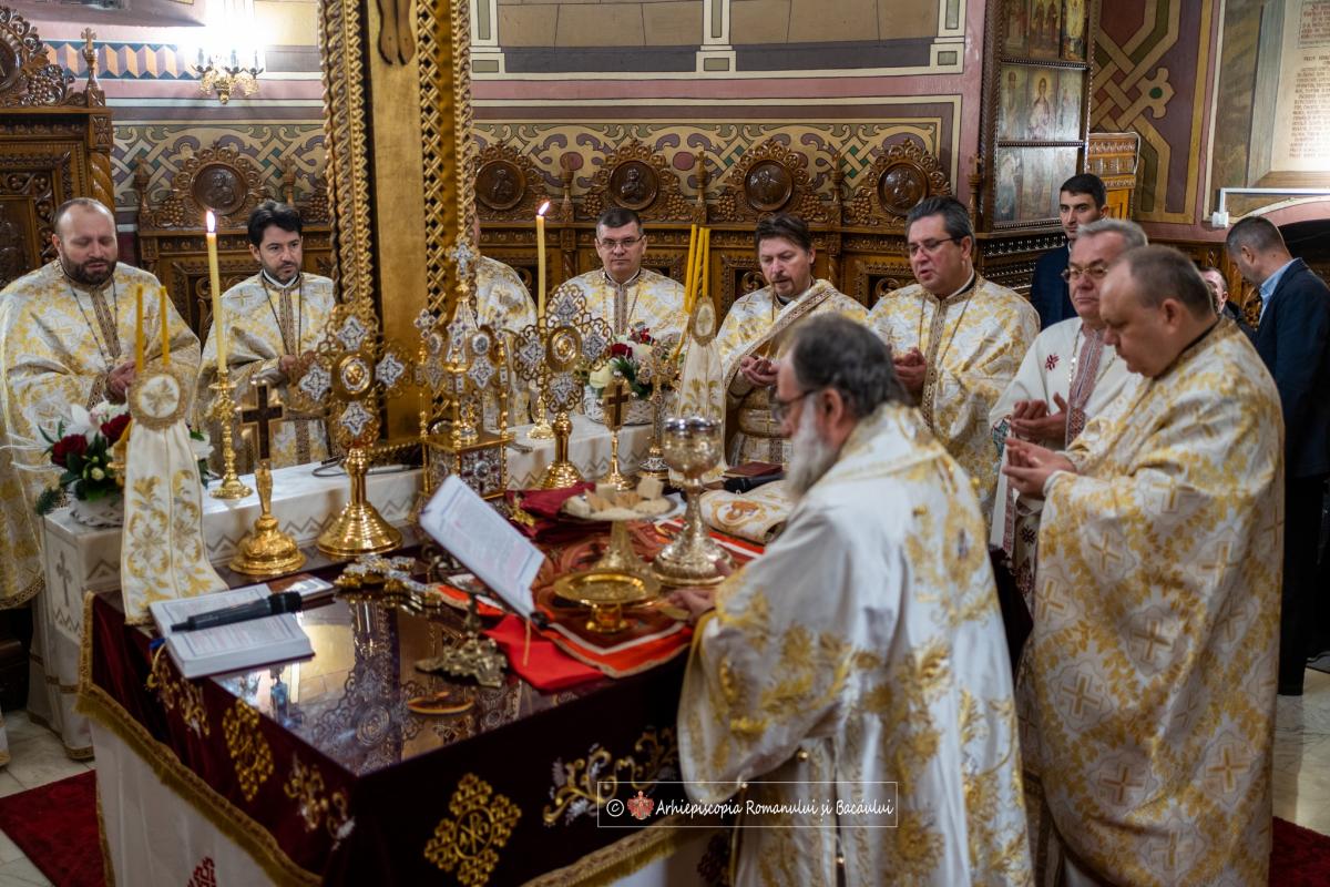 Liturghie arhierească la „catedrala mică” a Bacăului