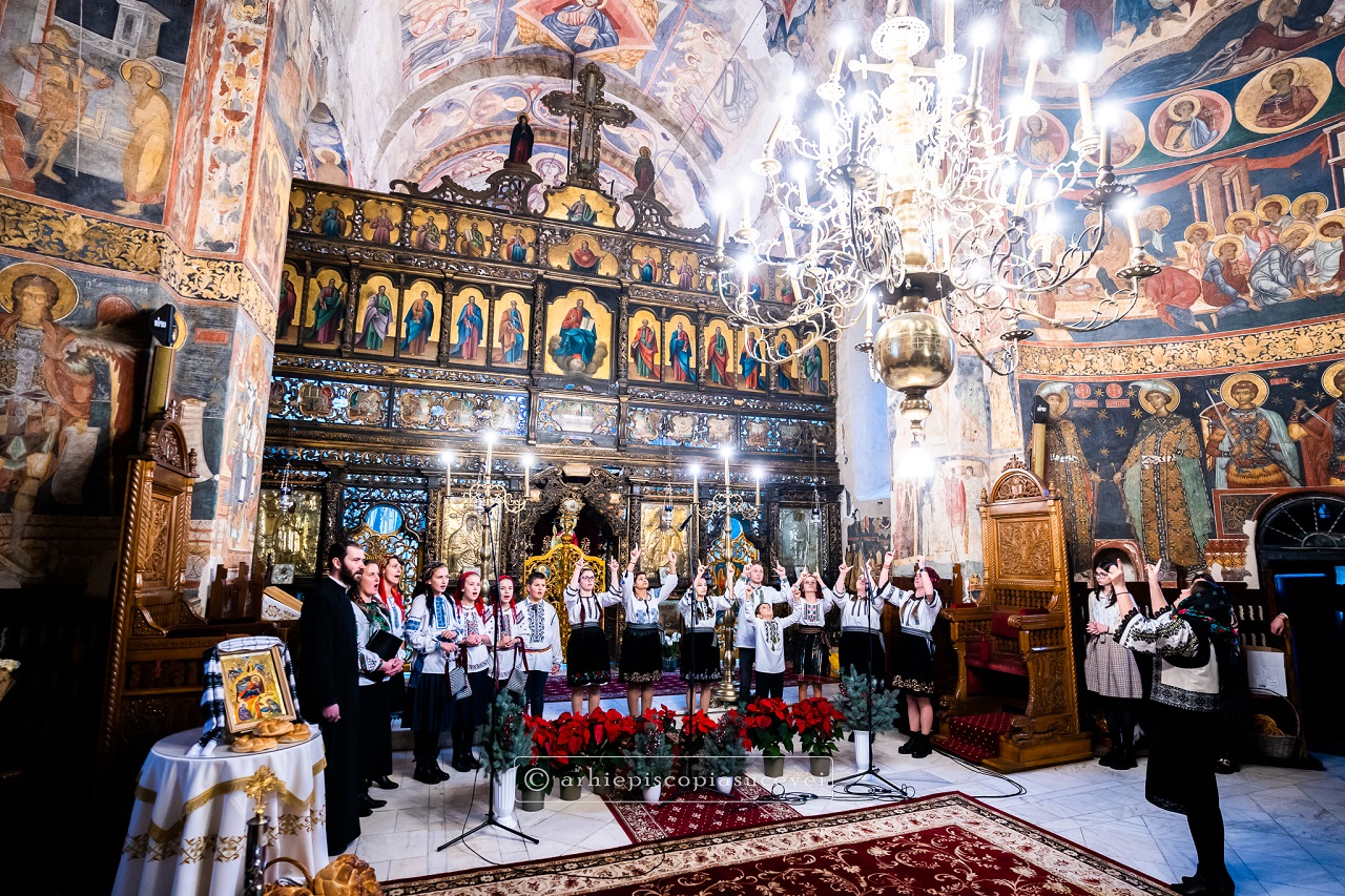 Sfântul Ioan cel Nou a fost colindat de tinerii Centrelor „Ecclesia” ale Arhiepiscopiei Sucevei și Rădăuților