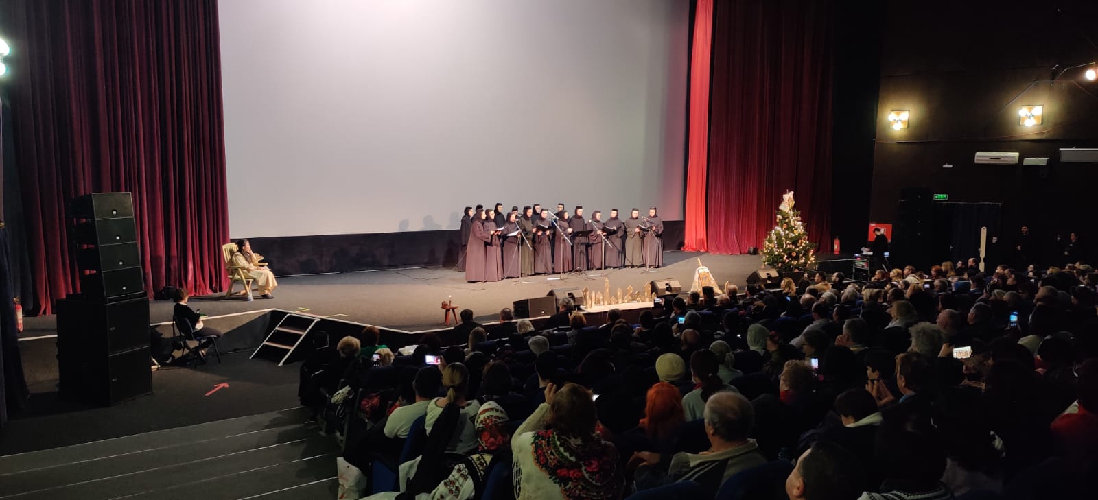 Cinci grupuri vocale și trei soliști au adus „Rugă Colindată” la Piatra Neamț