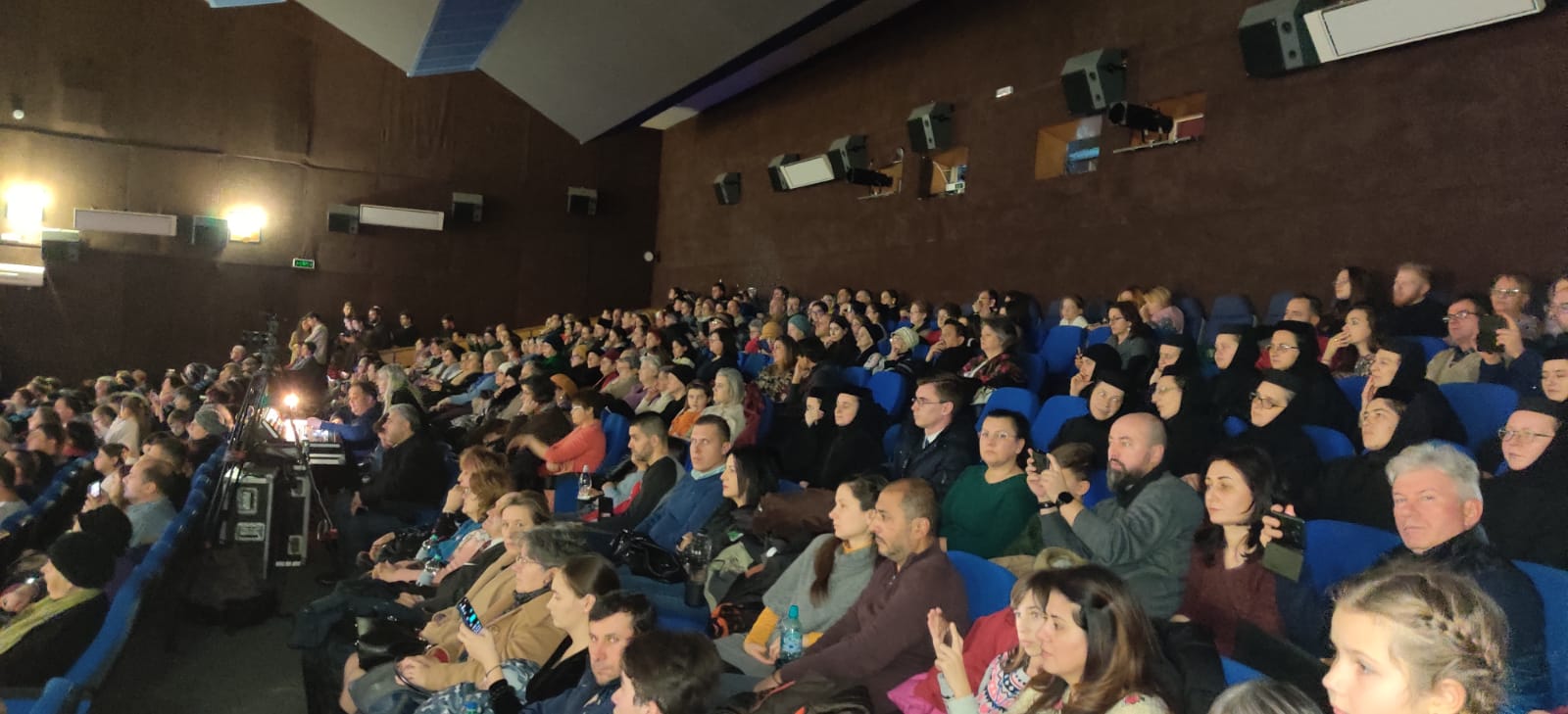 Cinci grupuri vocale și trei soliști au adus „Rugă Colindată” la Piatra Neamț