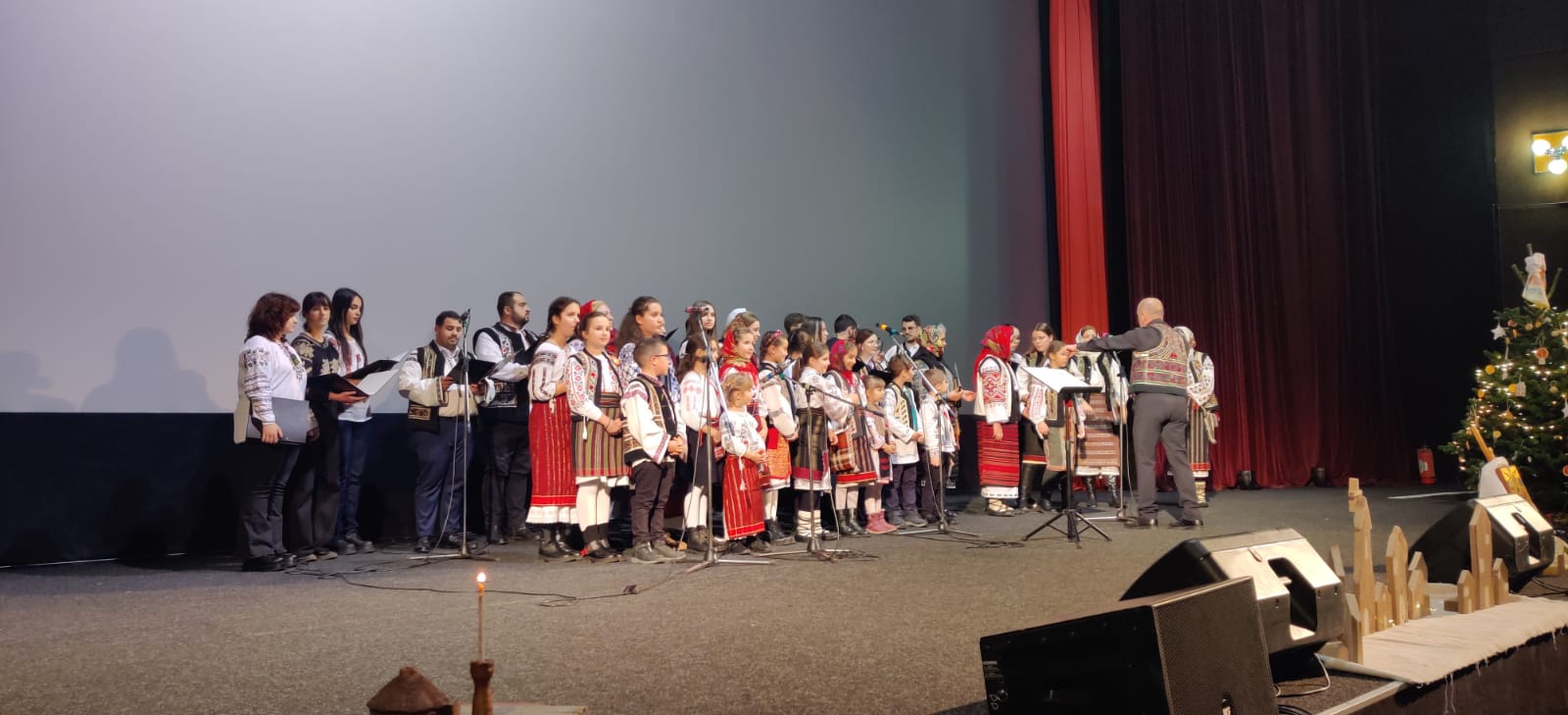 Cinci grupuri vocale și trei soliști au adus „Rugă Colindată” la Piatra Neamț