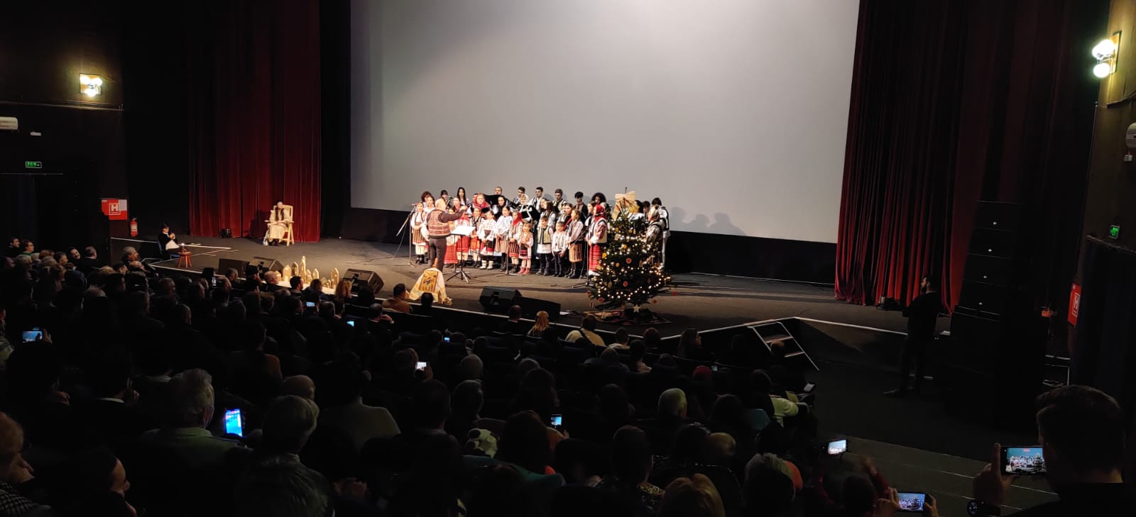 Cinci grupuri vocale și trei soliști au adus „Rugă Colindată” la Piatra Neamț