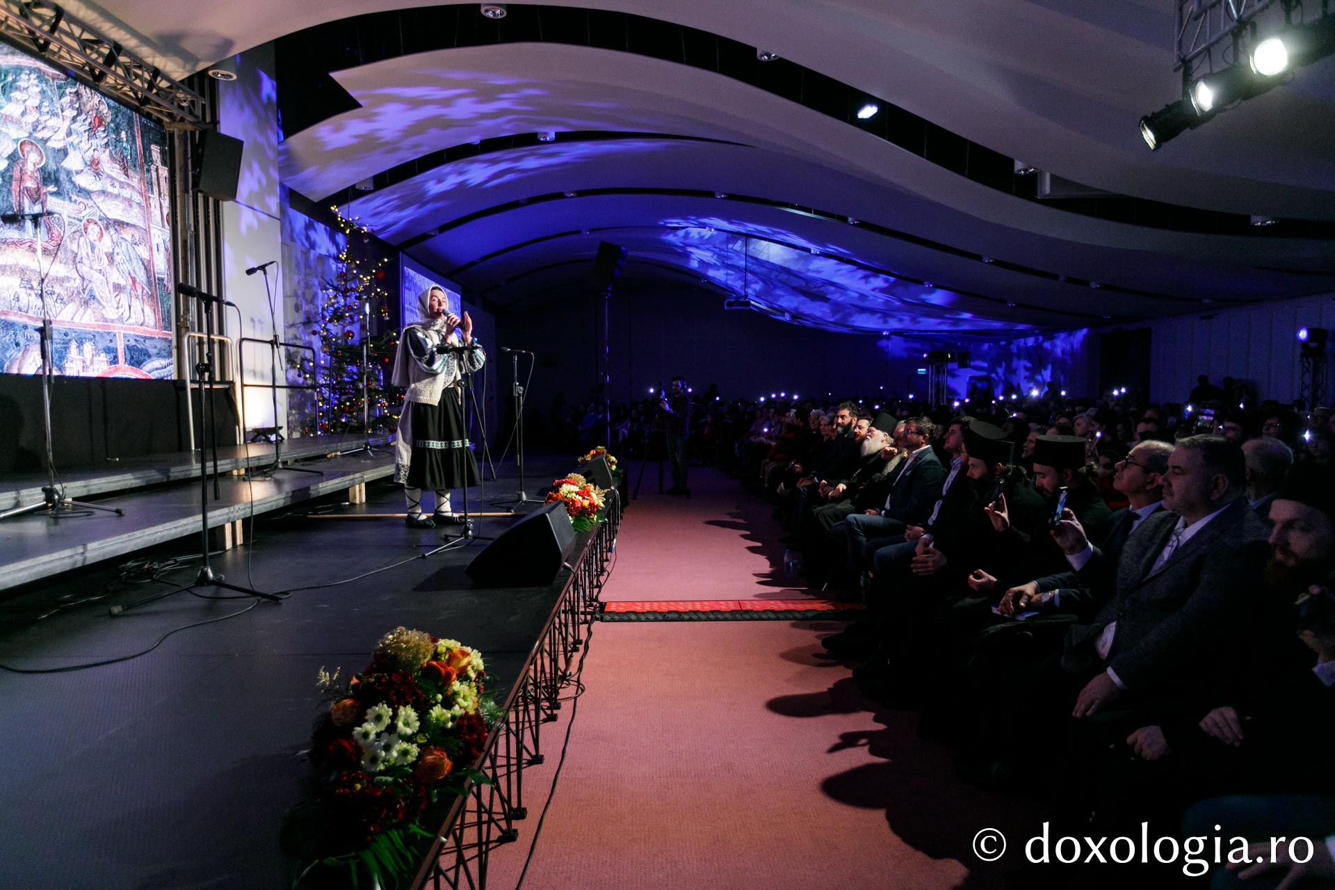 (Foto) „Pace sfântă pe pământ” – Concertul de colinde din acest an al Arhiepiscopiei Iașilor