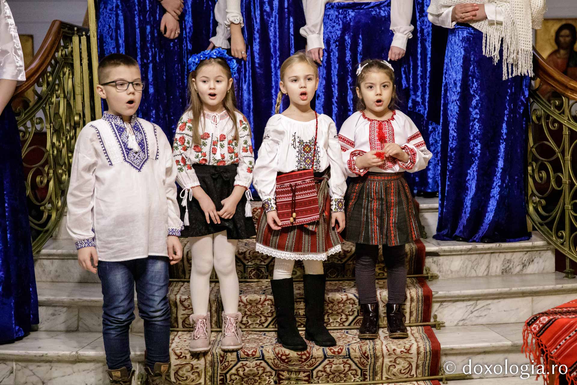 (Foto) Corul Bisericii Sf. Nicolae Domnesc, Iași – Colindători la Reședința Mitropolitană 2022