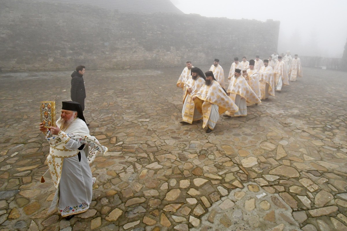 Hramul paraclisului Mănăstirii Hadâmbu, serbat prin Liturghie arhierească