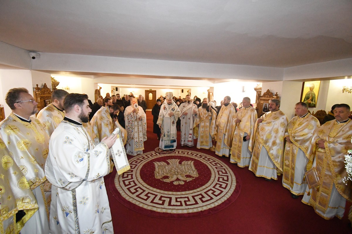 Hramul paraclisului Mănăstirii Hadâmbu, serbat prin Liturghie arhierească